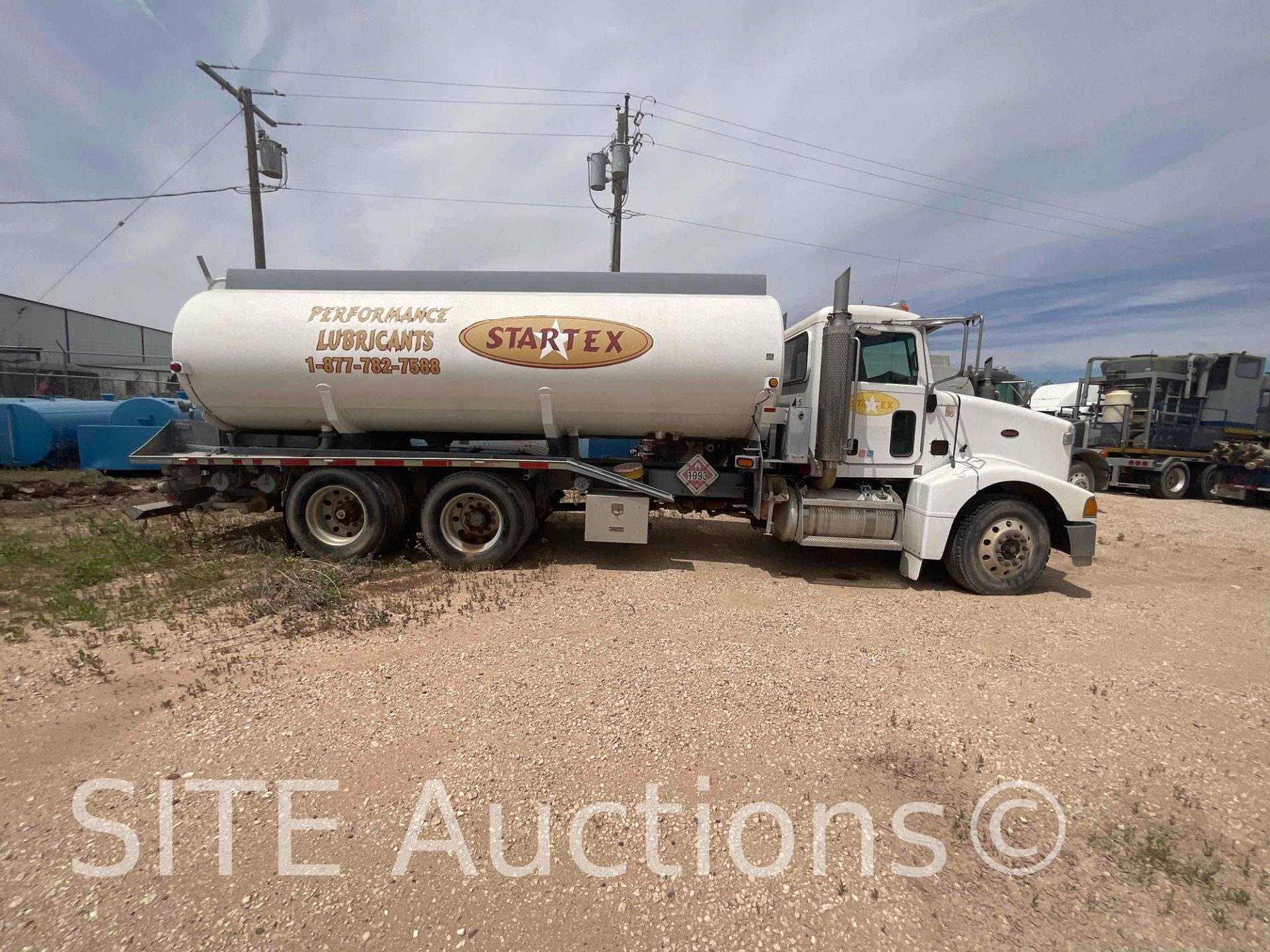 2006 Peterbilt 385 T/A Fuel Truck - Image 4 of 29