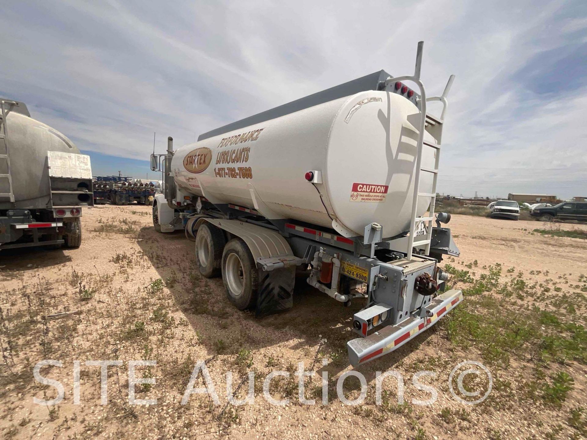 2006 Peterbilt 385 T/A Fuel Truck - Image 7 of 29