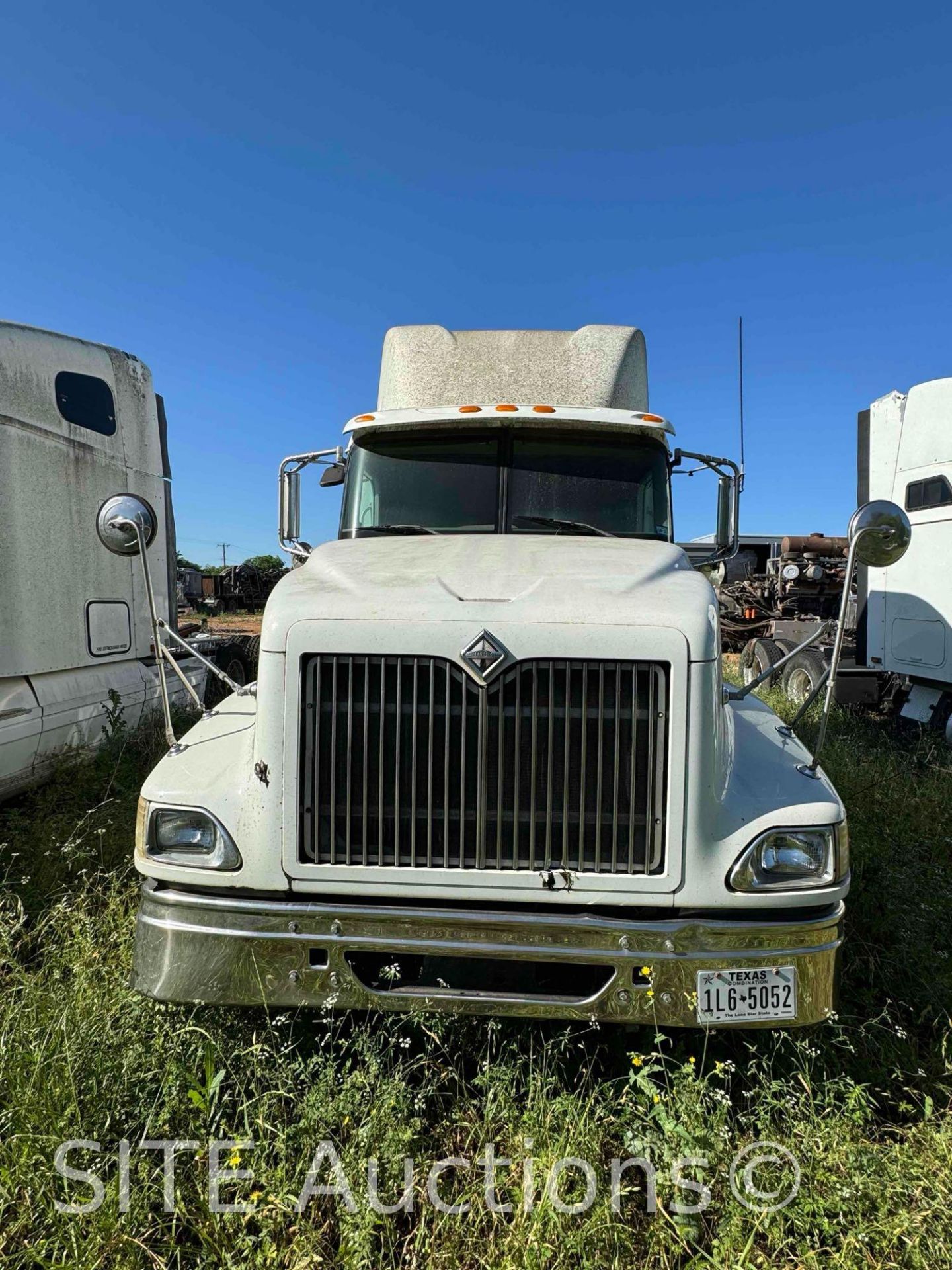 2006 International 9400i T/A Sleeper Truck Tractor - Image 2 of 24