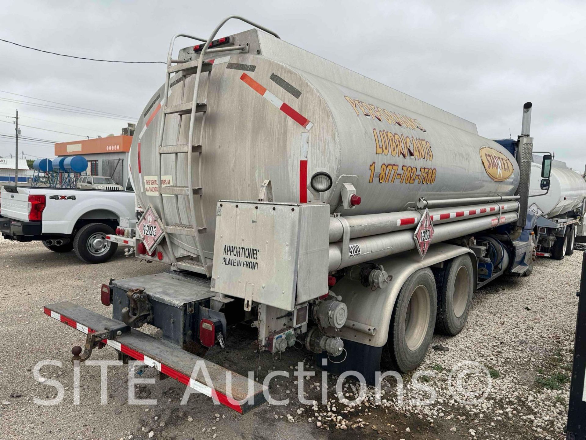 2004 Freightliner Columbia T/A Fuel Truck - Image 3 of 4