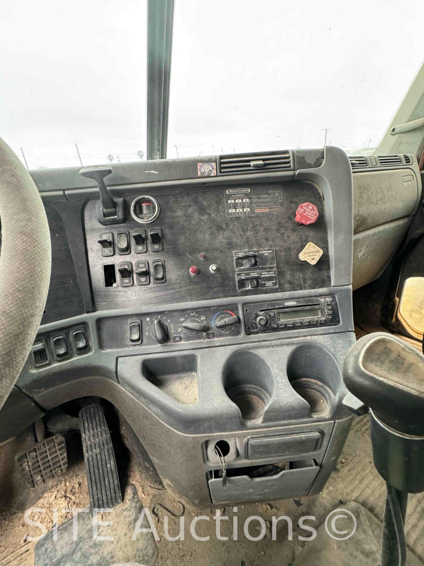 2004 Freightliner Columbia T/A Fuel Truck - Image 30 of 32