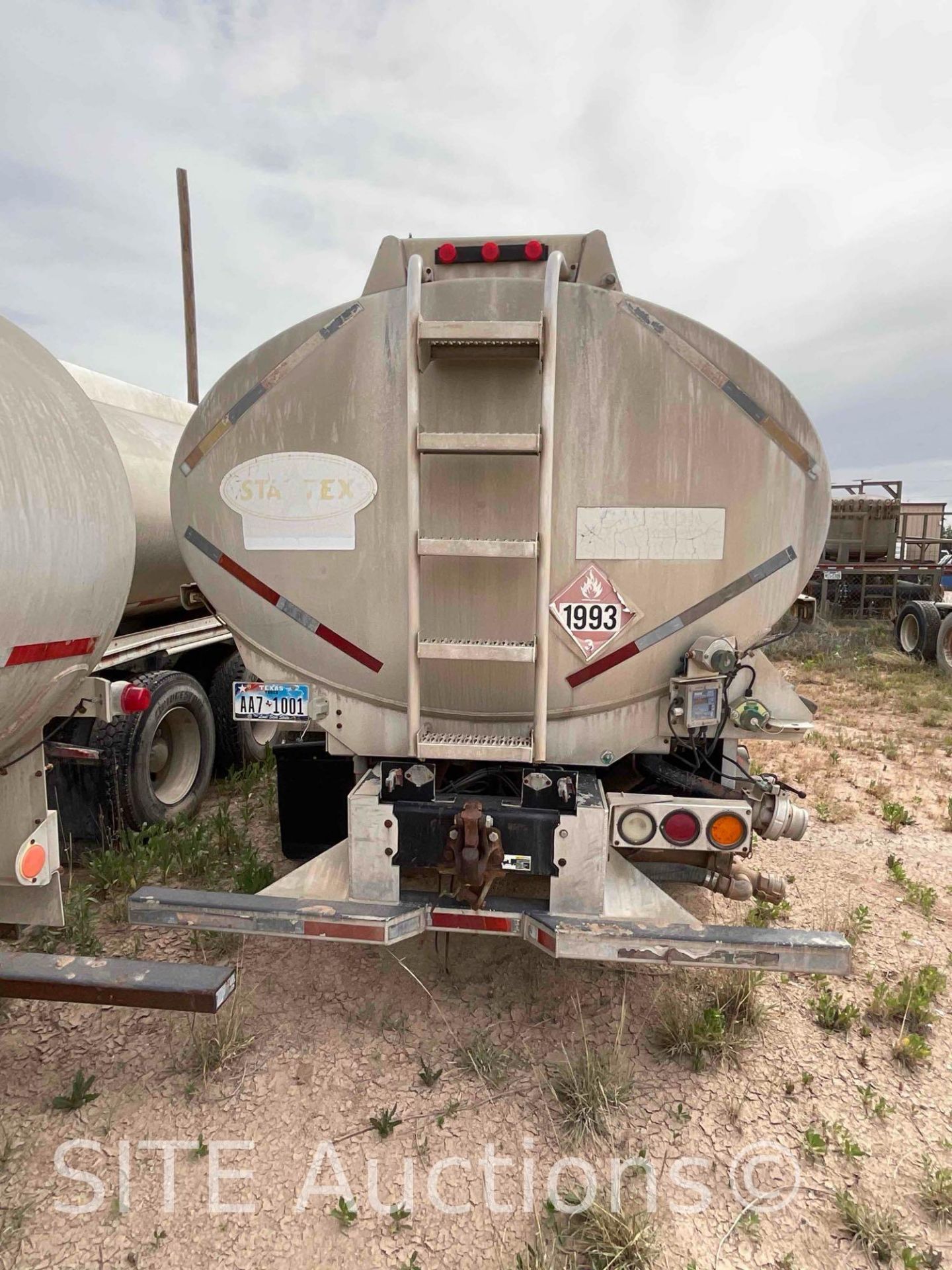 2002 Kenworth T800 T/A Fuel Truck - Image 6 of 27