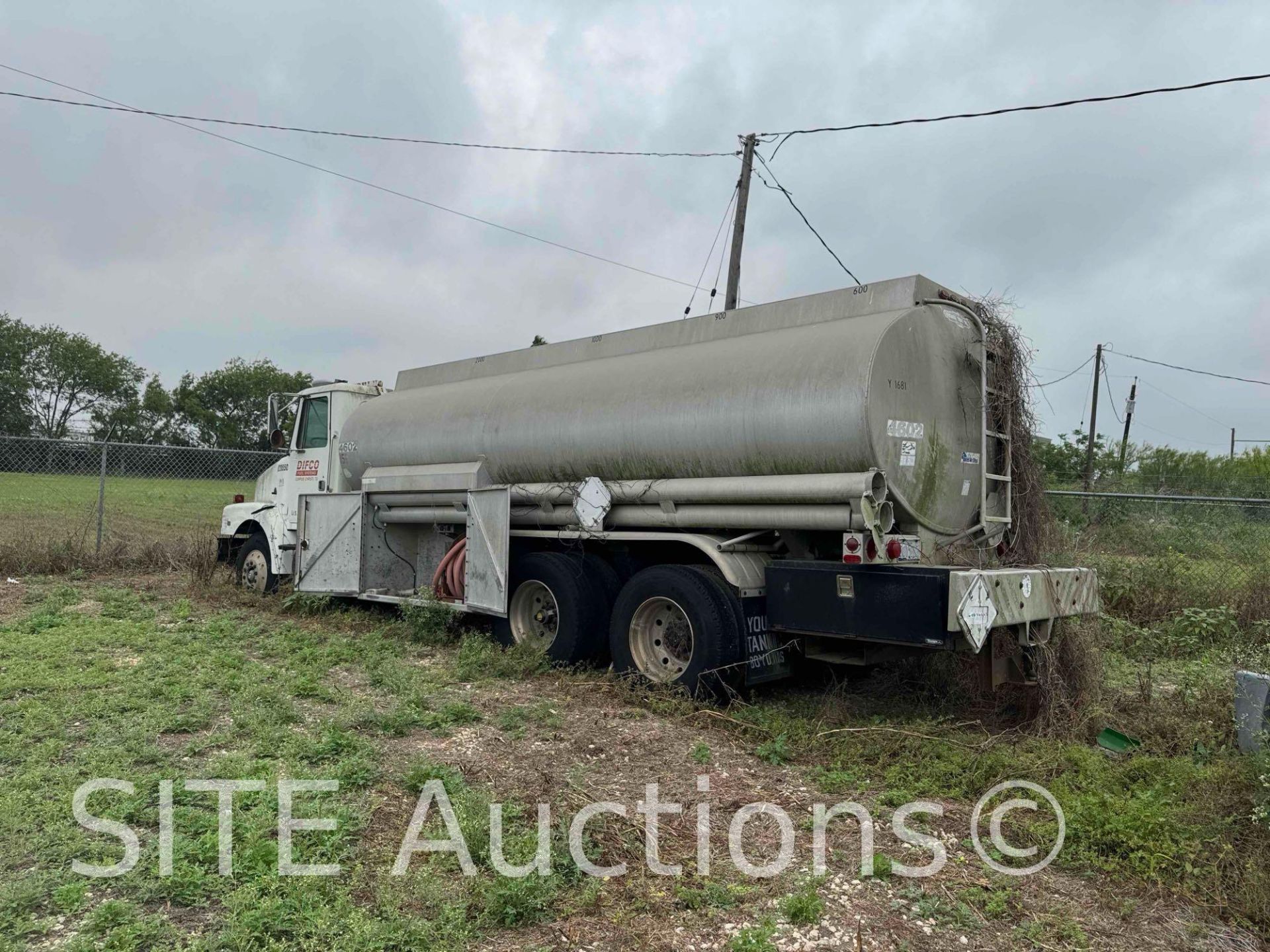 1993 WhiteGMC WG T/A Fuel Truck - Image 4 of 18
