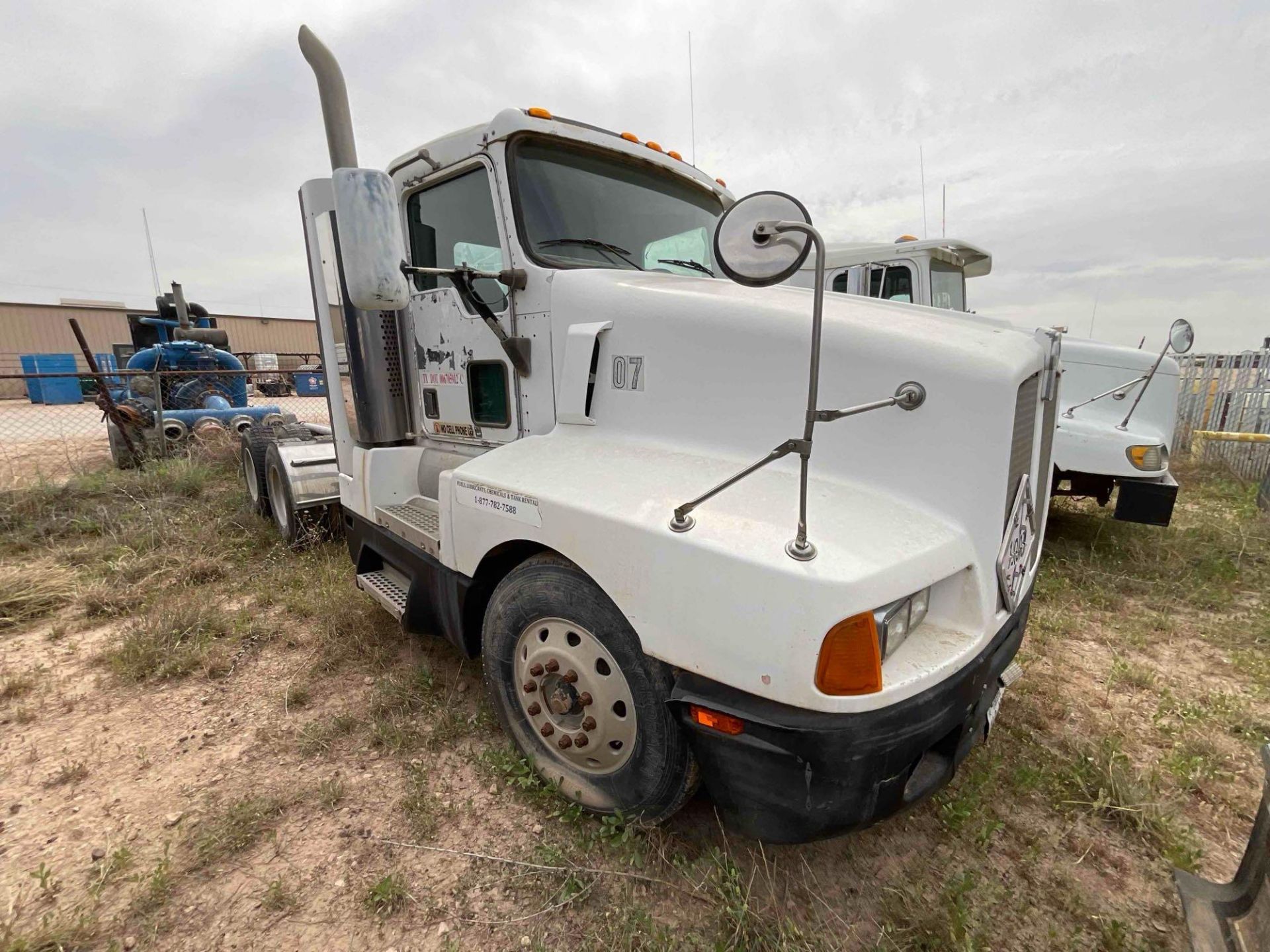 1996 Kenworth T600B T/A Daycab Truck Tractor - Image 3 of 24