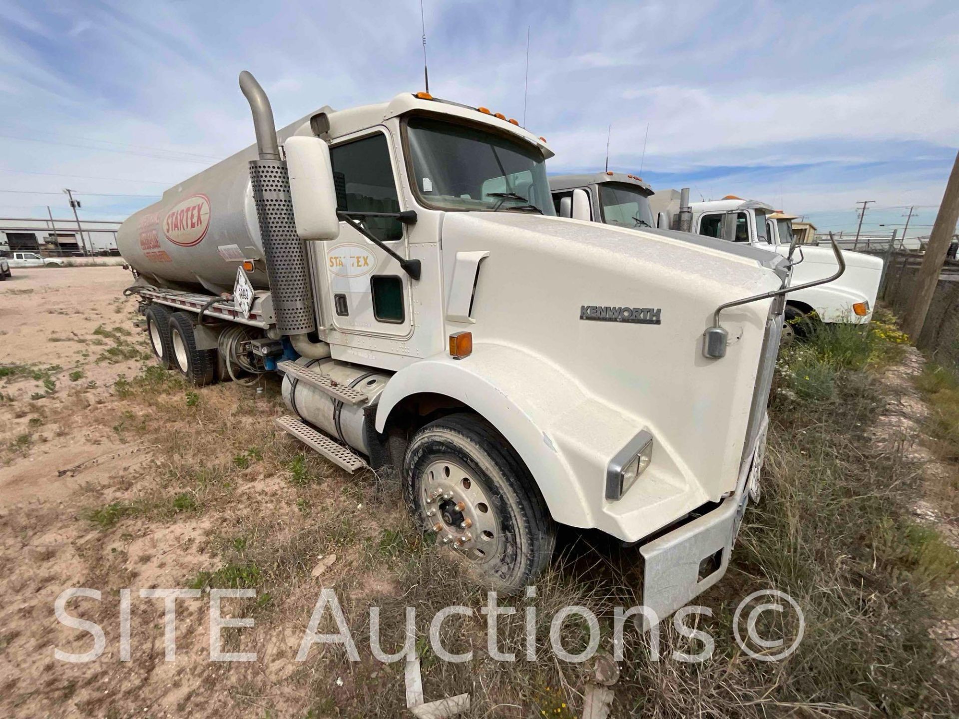 2002 Kenworth T800 T/A Fuel Truck - Image 3 of 27