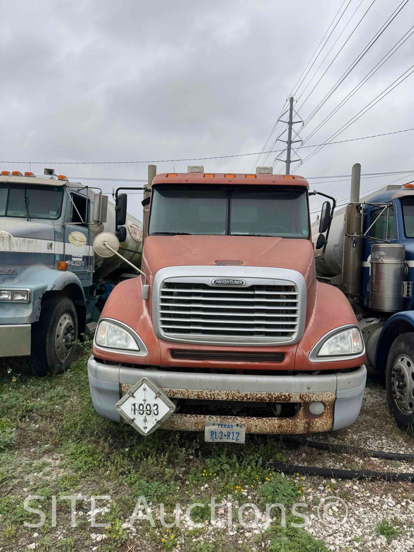 2004 Freightliner Columbia T/A Fuel Truck - Image 2 of 2