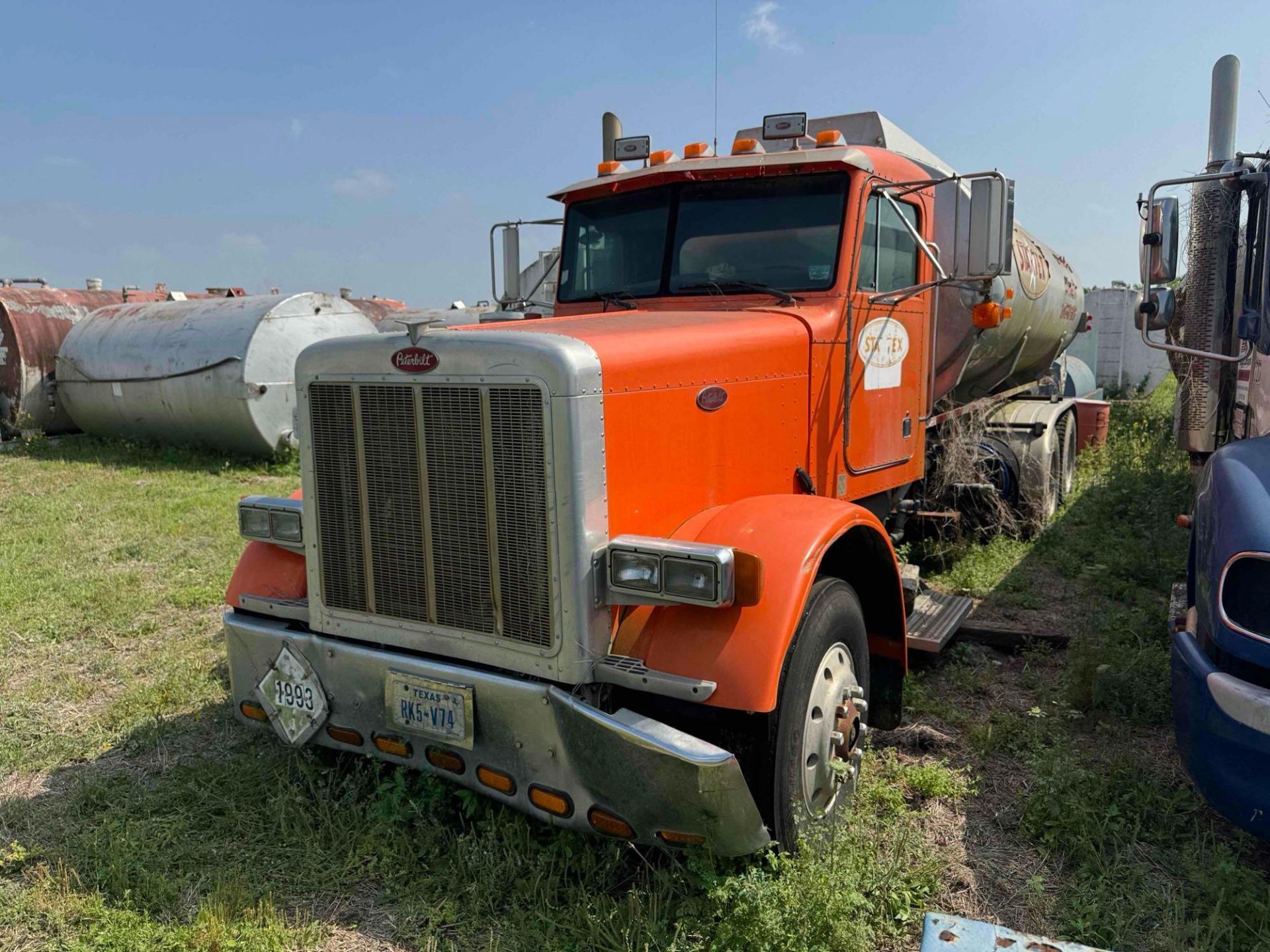 2002 Peterbilt 379 T/A Fuel Truck - Image 5 of 30