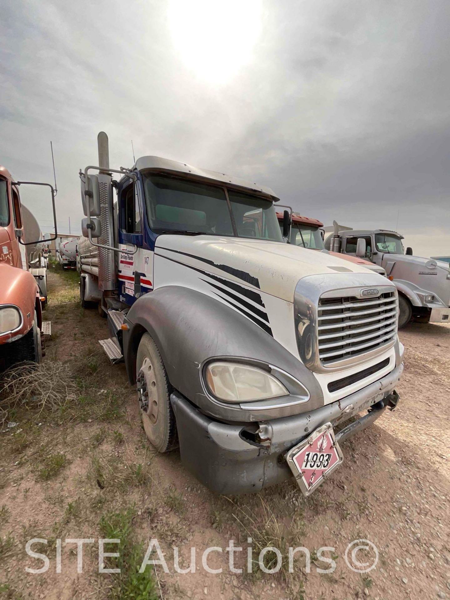 2004 Freightliner Columbia T/A Fuel Truck - Bild 3 aus 25