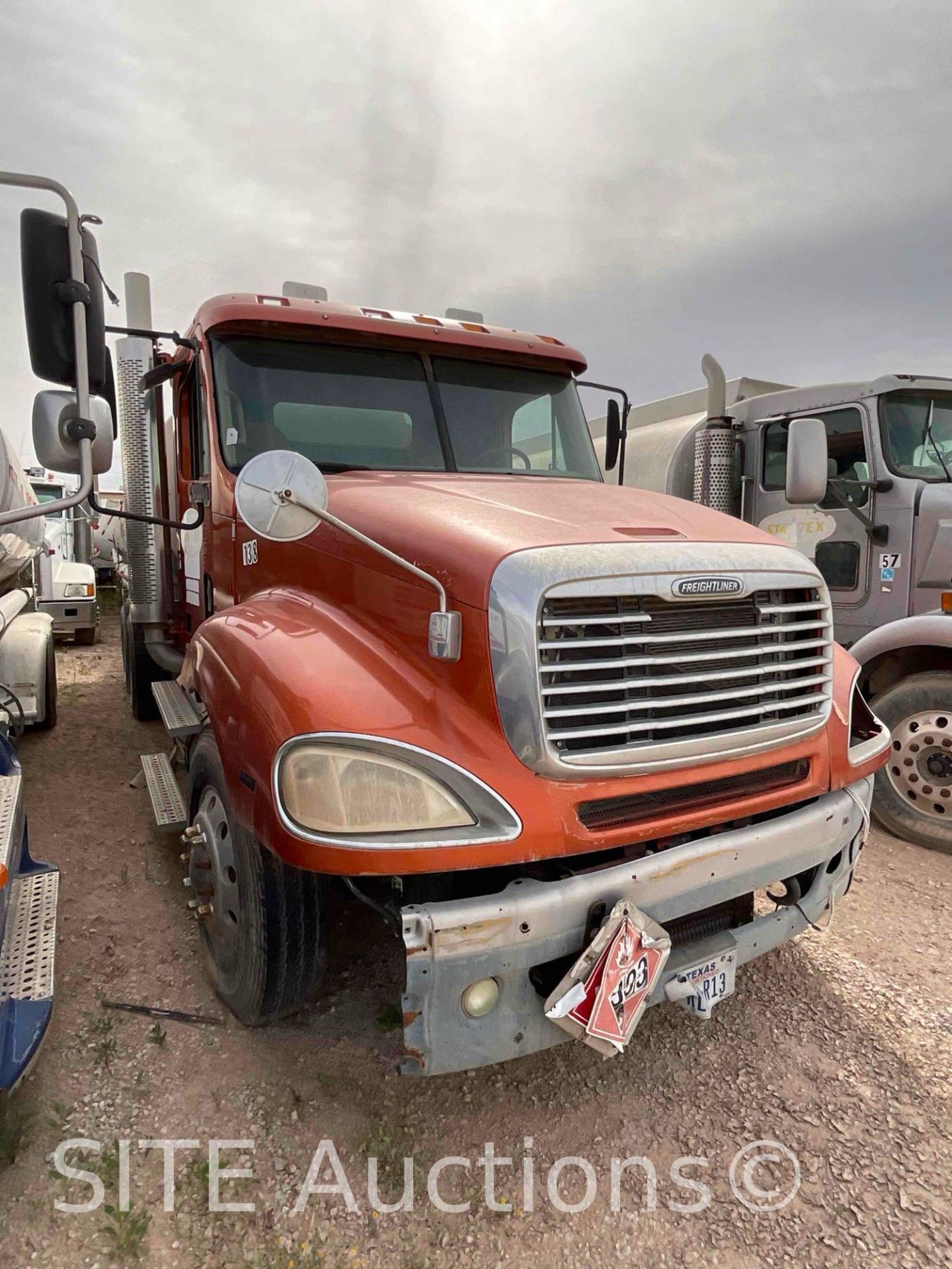 2005 Freightliner Columbia T/A Fuel Truck - Bild 3 aus 27