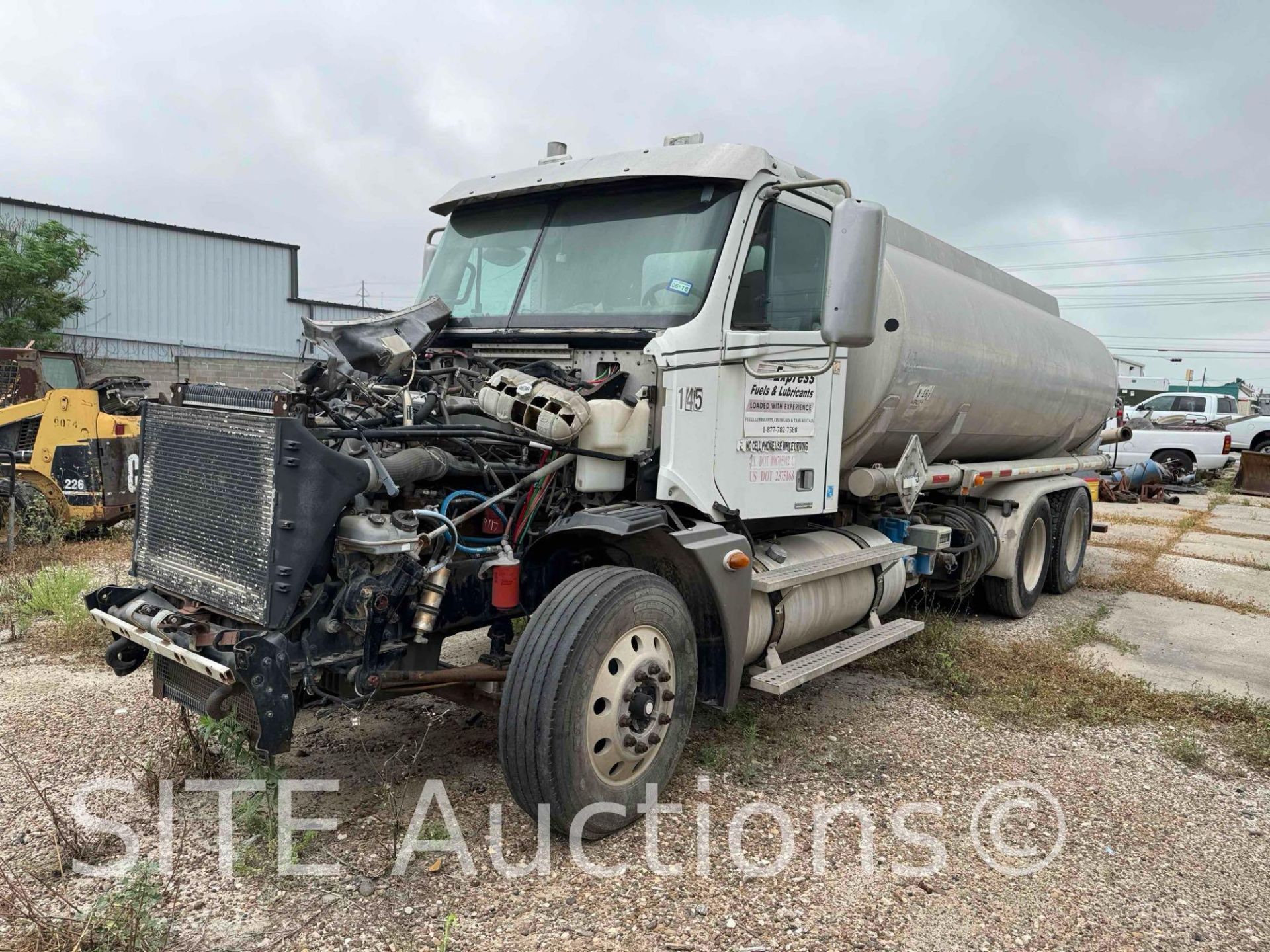 2007 Freightliner Columbia T/A Fuel Truck - Image 2 of 27