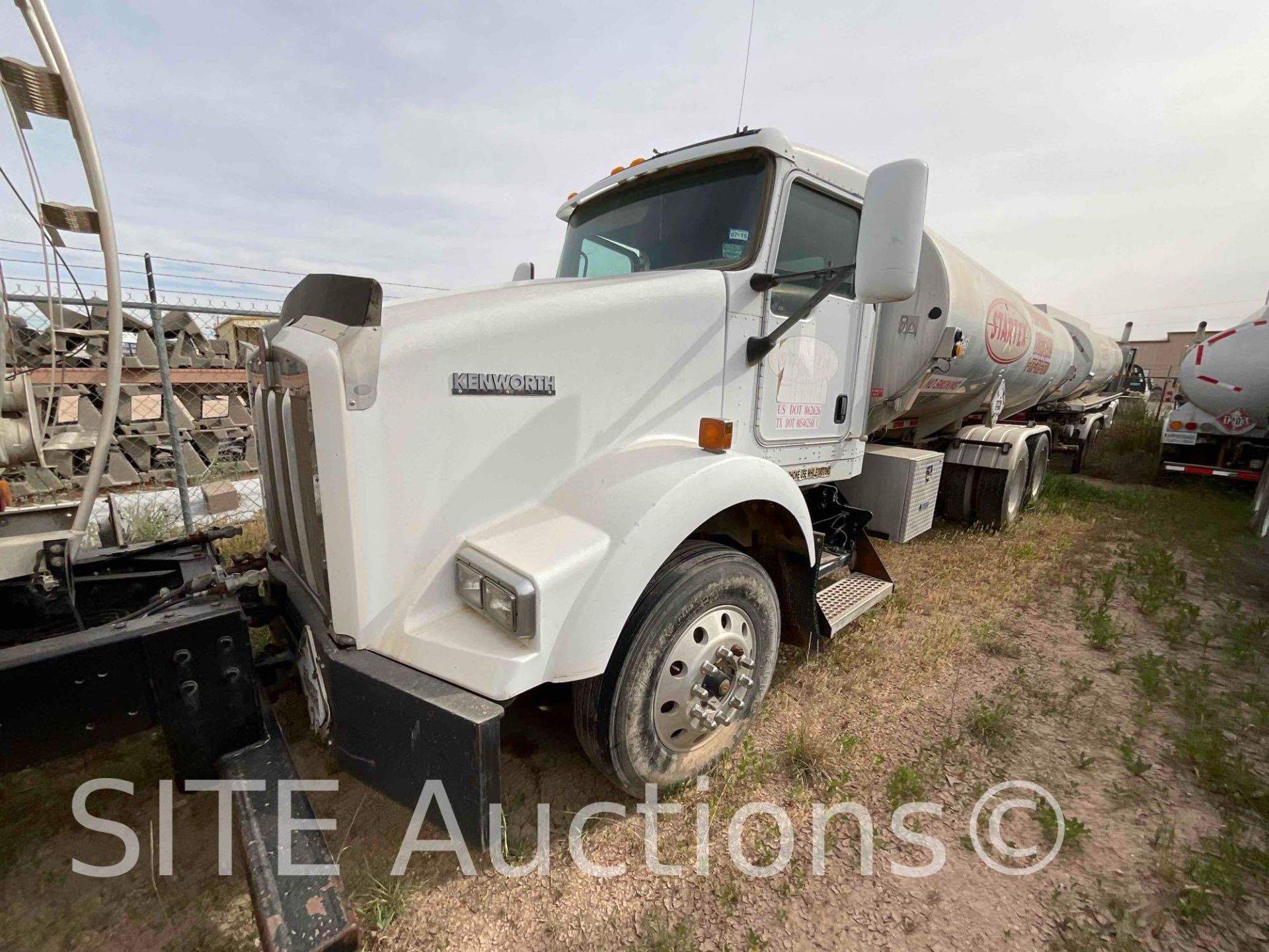 2004 Kenworth T800 T/A Fuel Truck