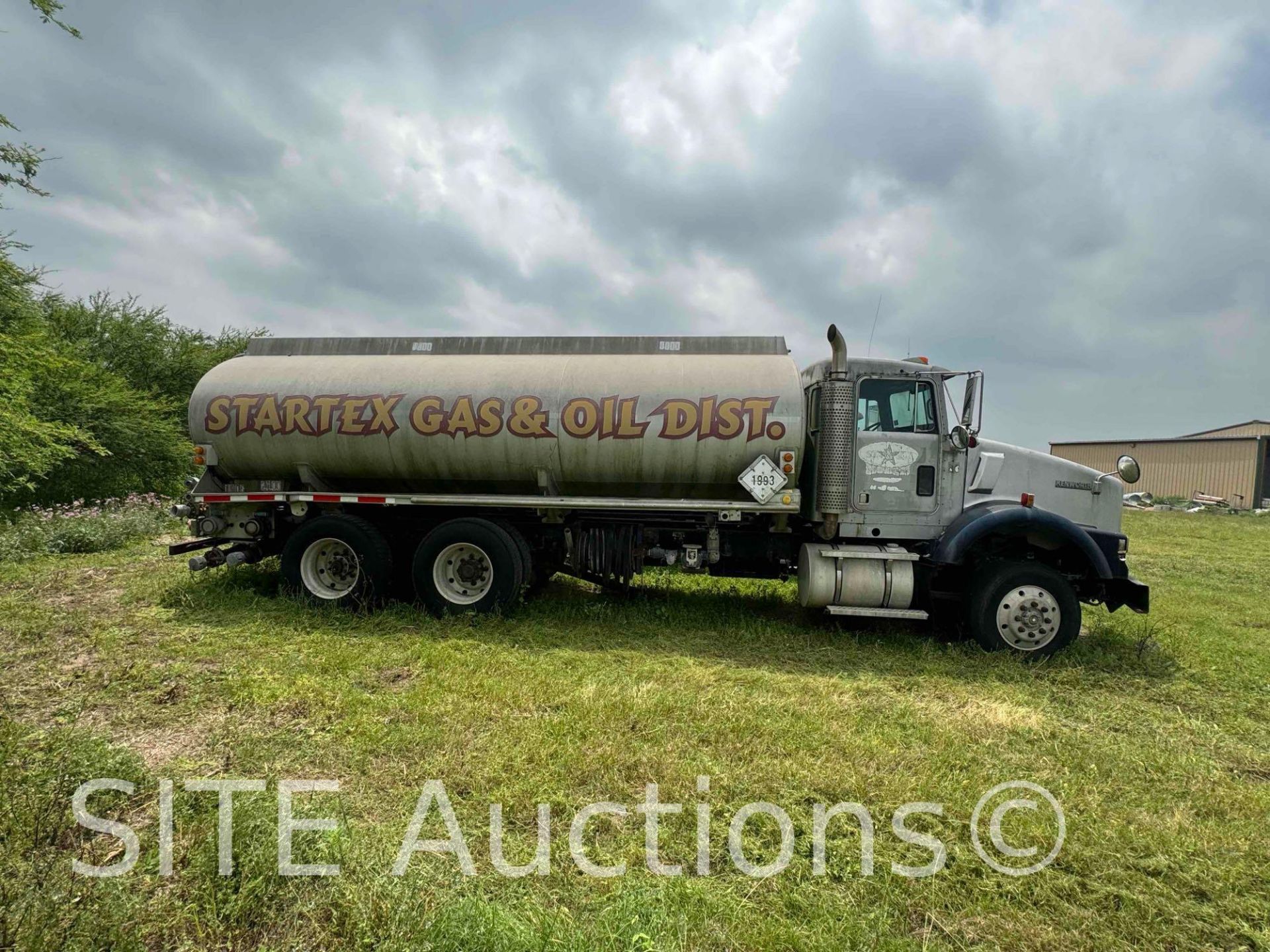 1993 Kenworth T800 T/A Fuel Truck - Image 4 of 37