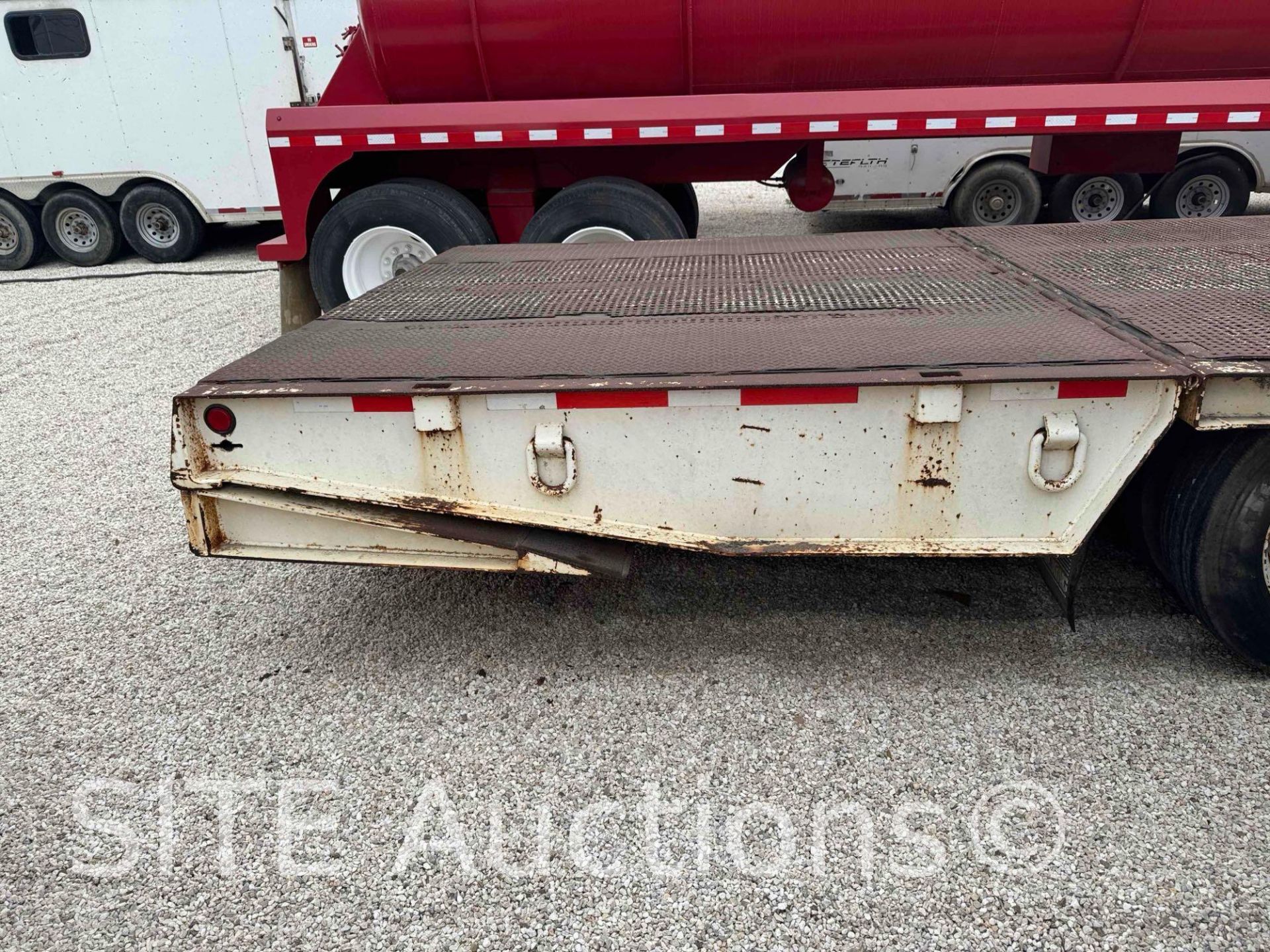2003 Trail King TK70HT-482 T/A Hydraulic Tail Trailer - Image 2 of 10