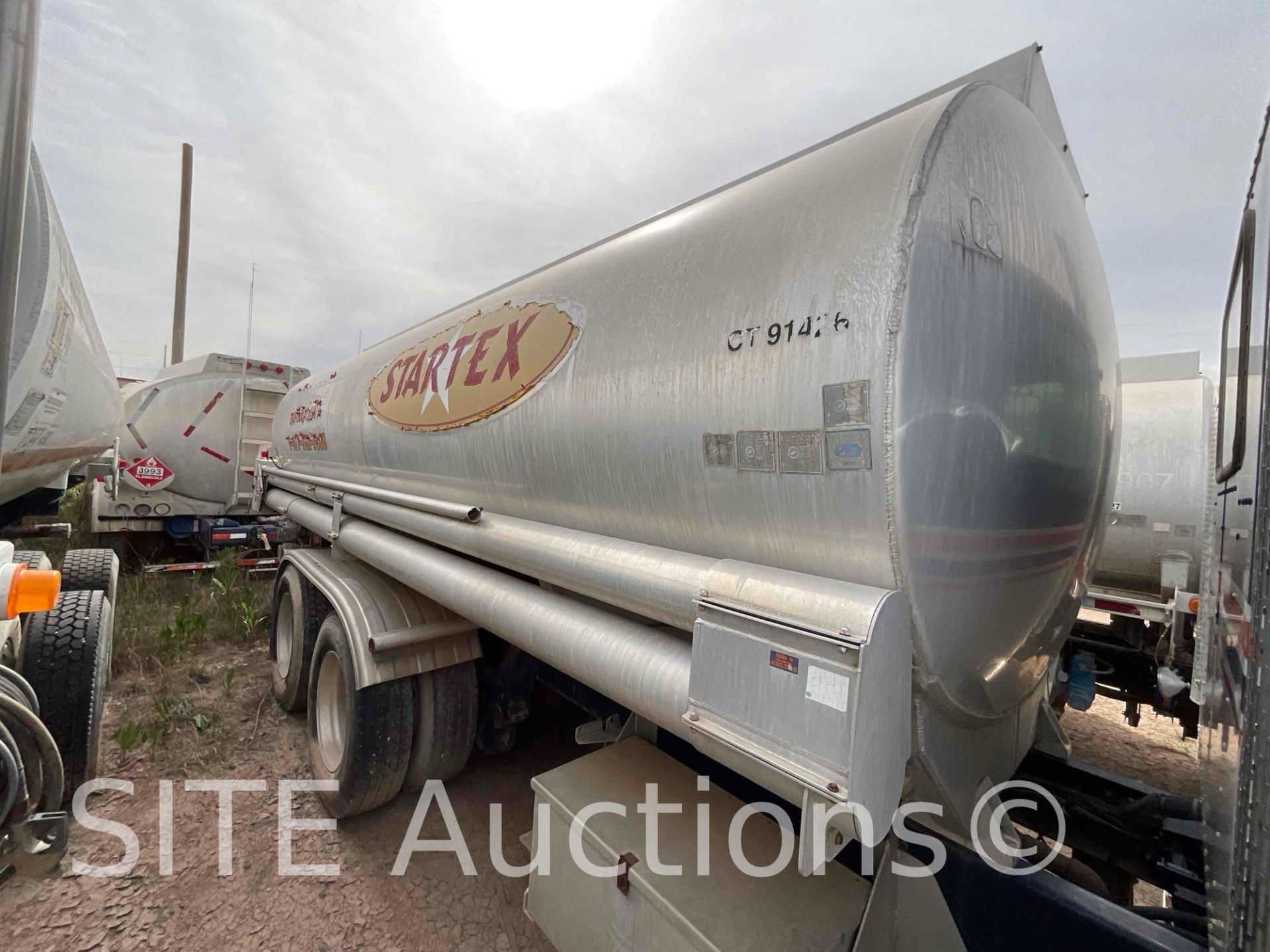 1999 Peterbilt 379 T/A Fuel Truck - Image 4 of 31