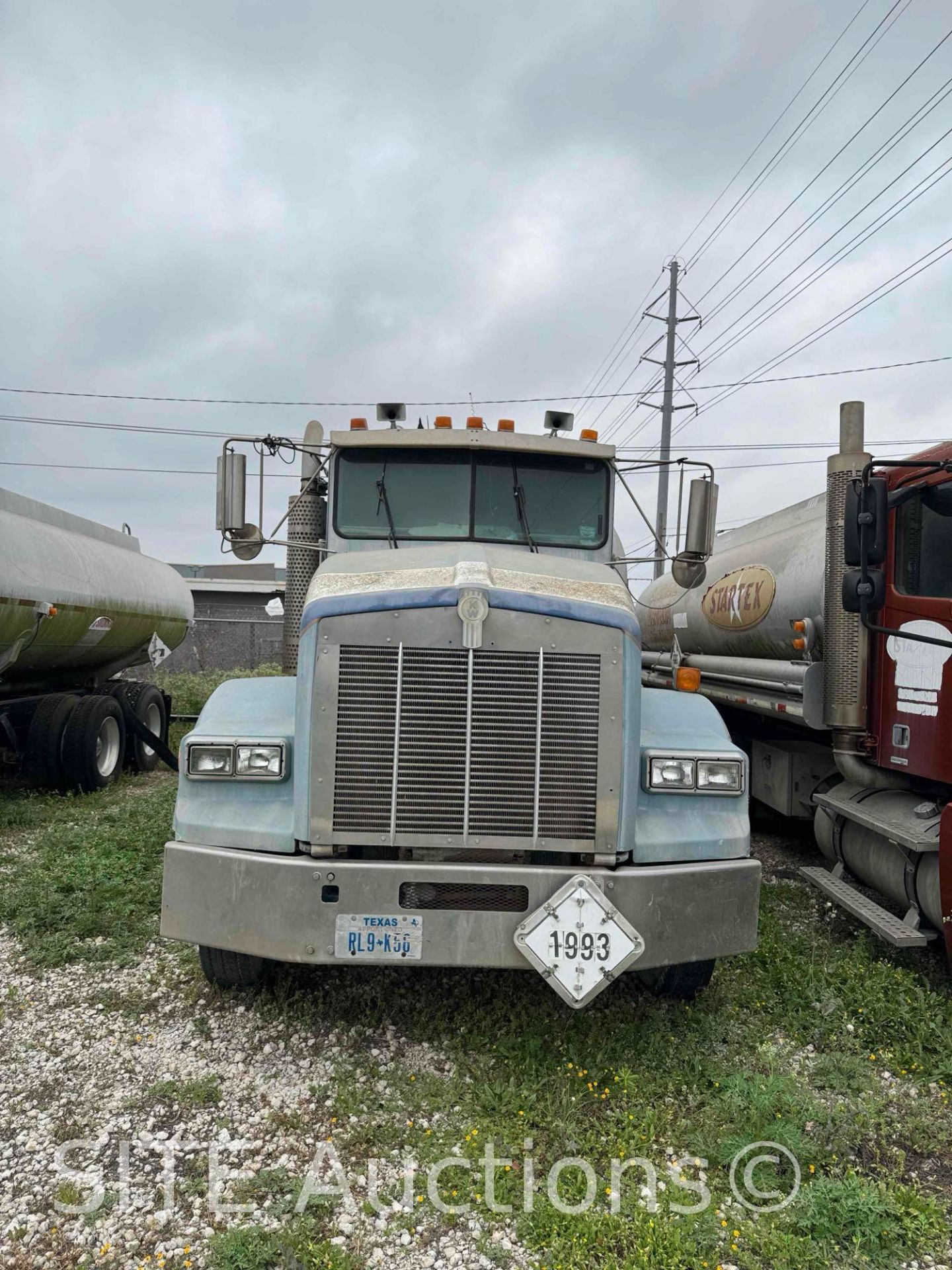 1994 Kenworth T800 T/A Fuel Truck - Image 2 of 42