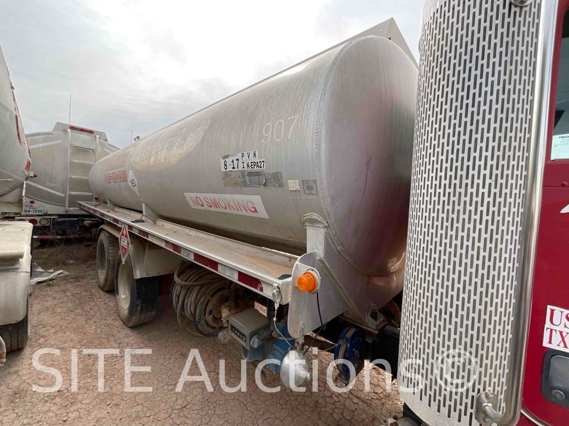 2007 Peterbilt 379 T/A Fuel Truck - Image 4 of 22