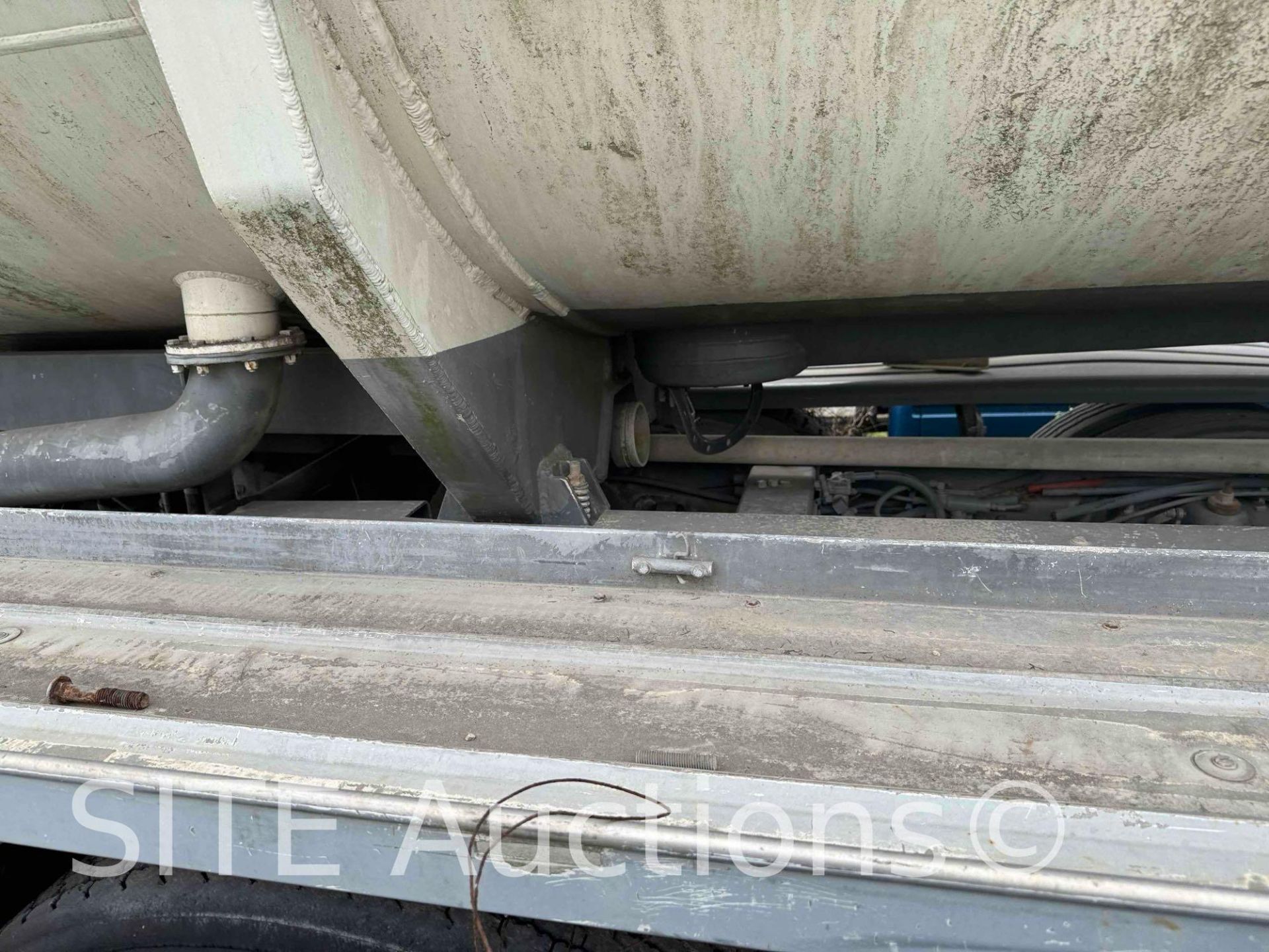 T/A Fuel Truck - Image 12 of 17
