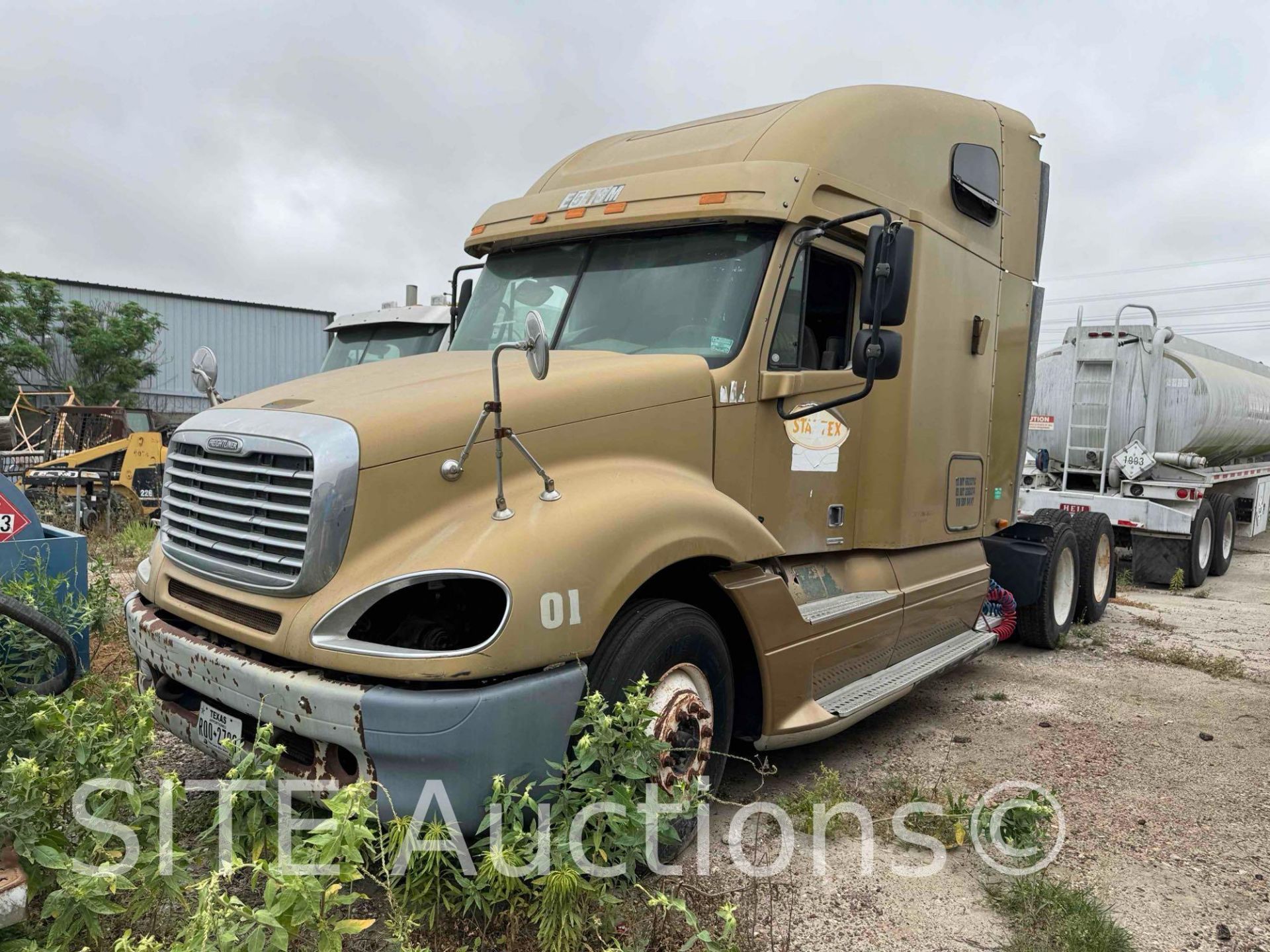 2005 Freightliner Columbia T/A Sleeper Truck Tractor