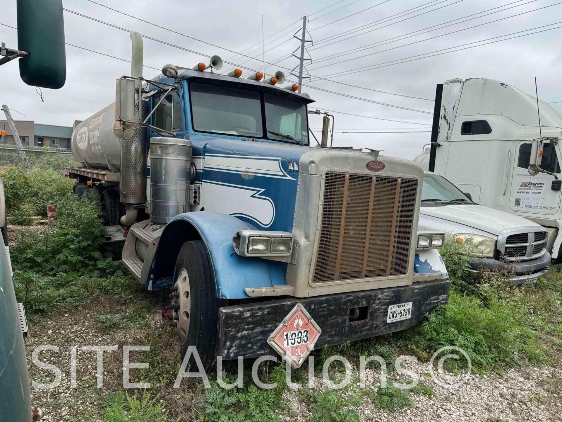 2000 Peterbilt 379 T/A Fuel Truck - Image 2 of 35