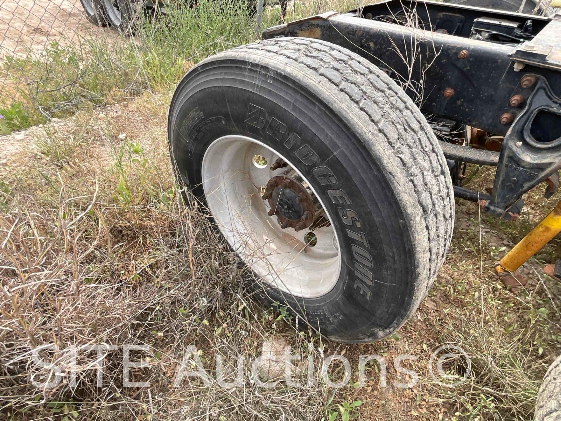 1998 International 9200 T/A Sleeper Truck Tractor - Image 18 of 22