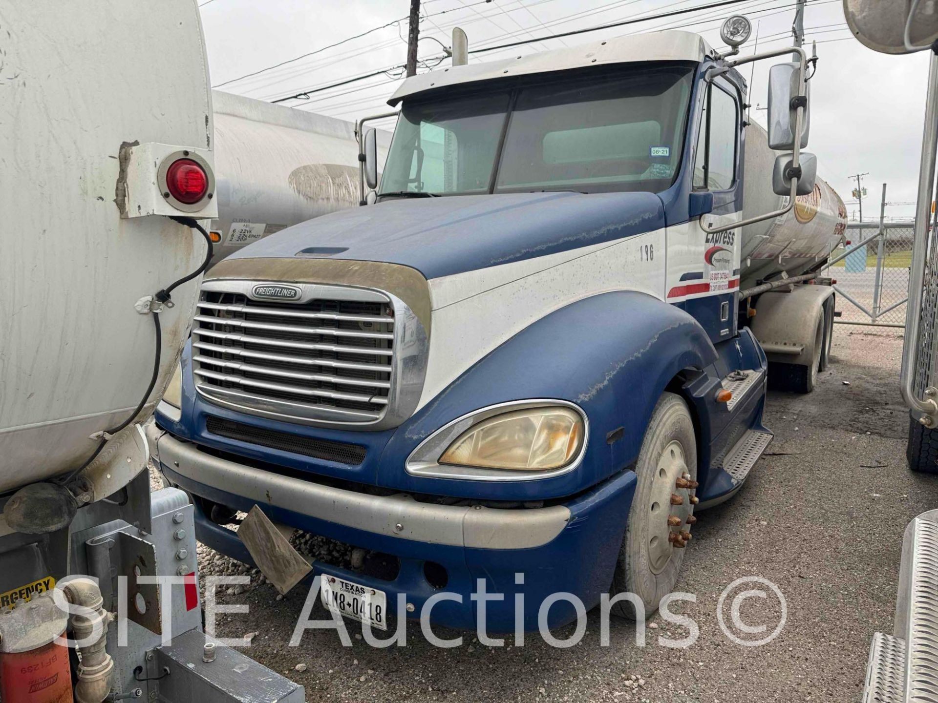 2004 Freightliner Columbia T/A Fuel Truck - Image 4 of 27