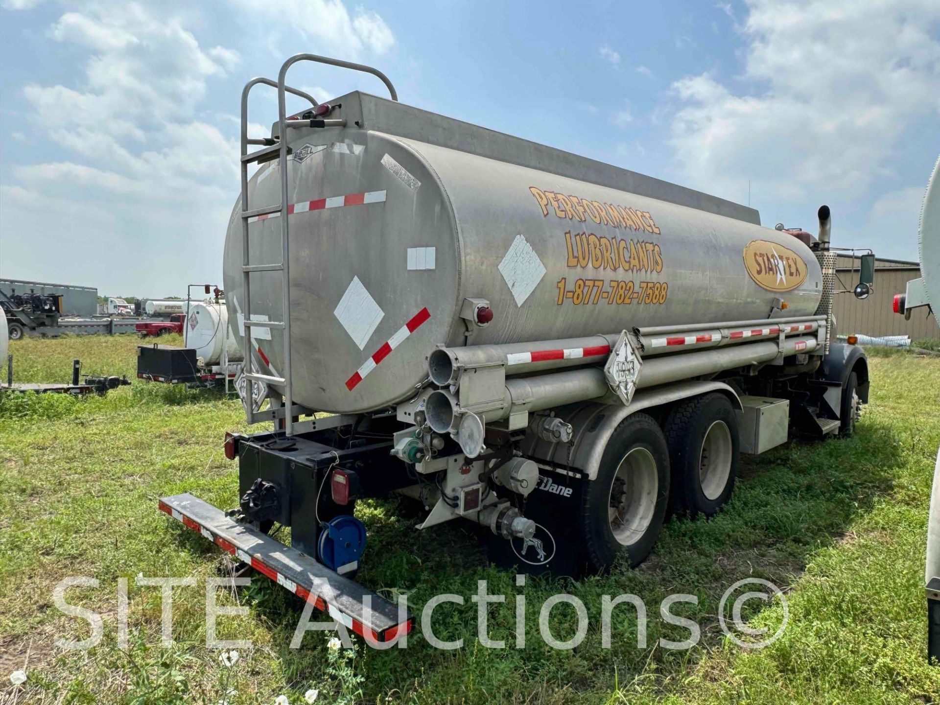 1998 Kenworth T800 T/A Fuel Truck - Image 4 of 40