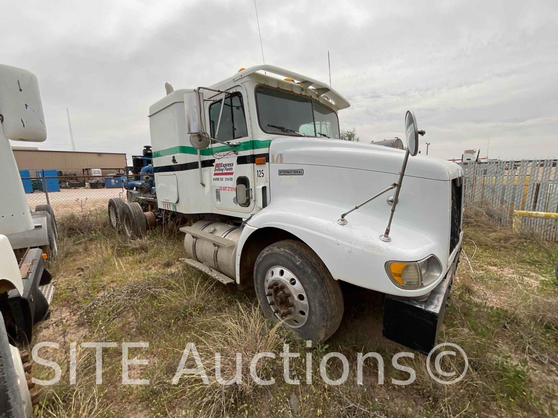 1998 International 9200 T/A Sleeper Truck Tractor - Image 3 of 22