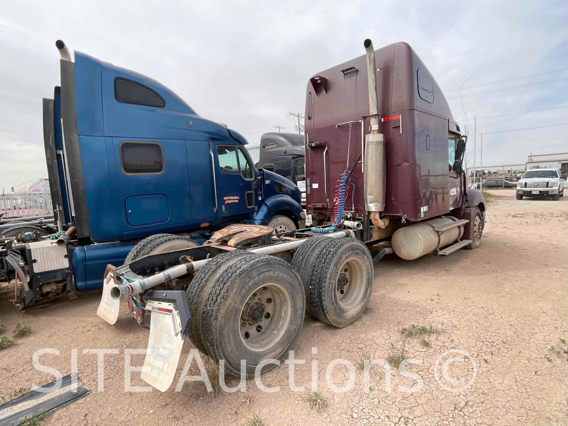 Freightliner T/A Sleeper Truck Tractor - Image 5 of 26