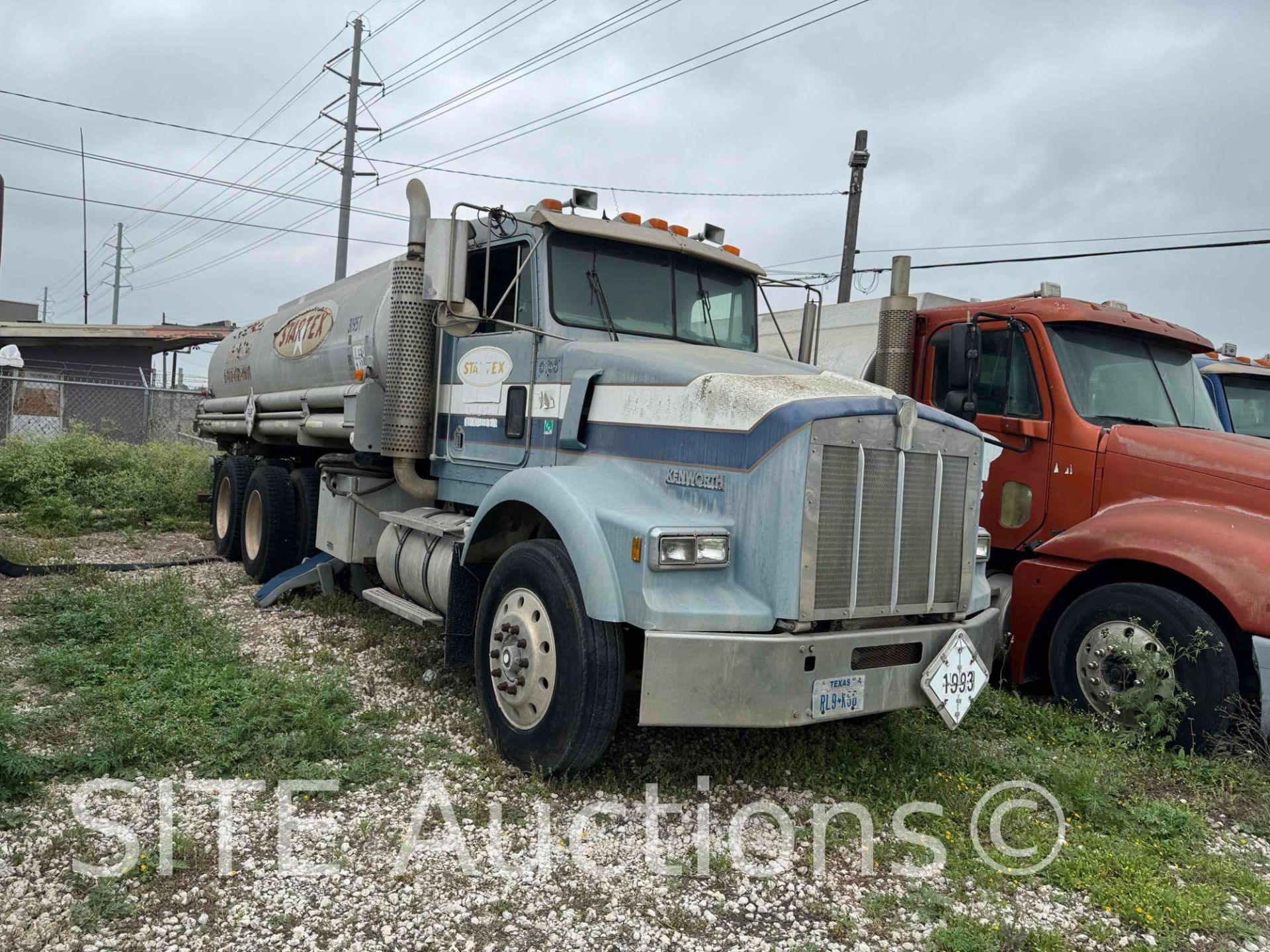 1994 Kenworth T800 T/A Fuel Truck - Image 4 of 43