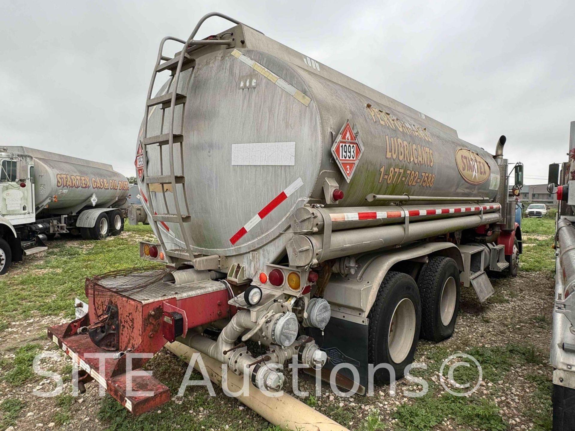 Freightliner T/A Fuel Truck - Image 8 of 35