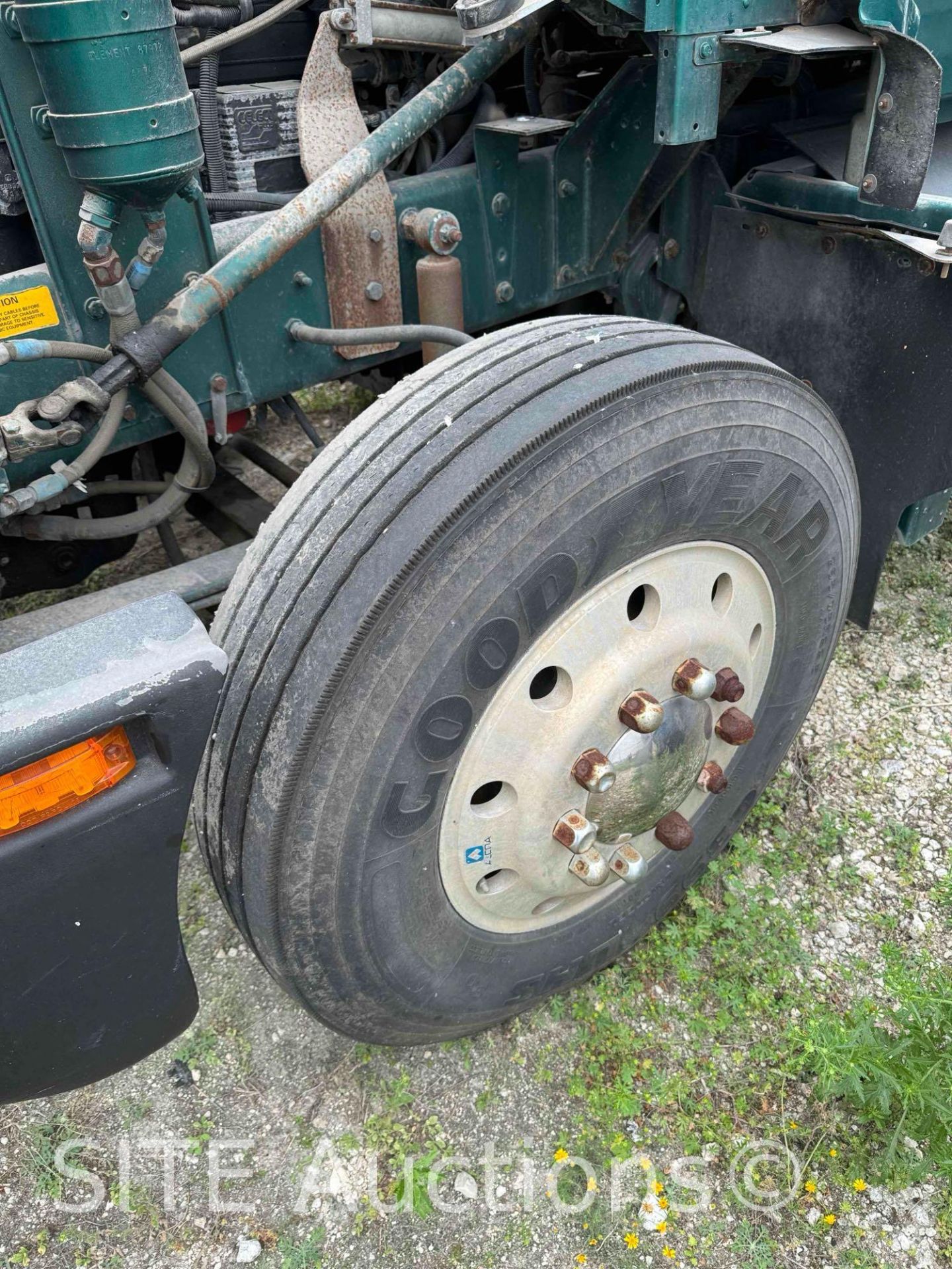 1998 Kenworth T600 T/A Fuel Truck - Image 4 of 33