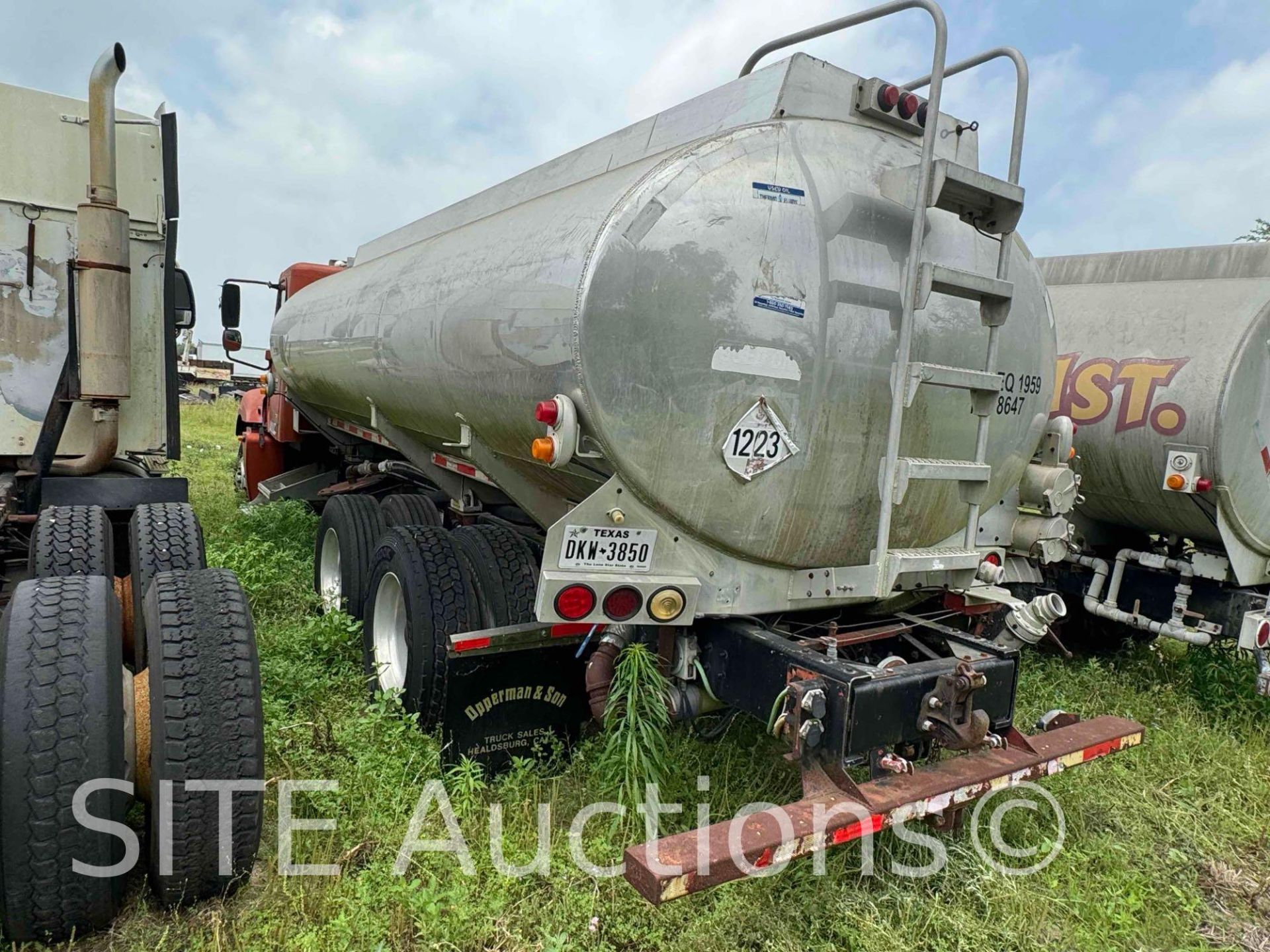 2004 Freightliner Columbia T/A Fuel Truck - Image 6 of 32