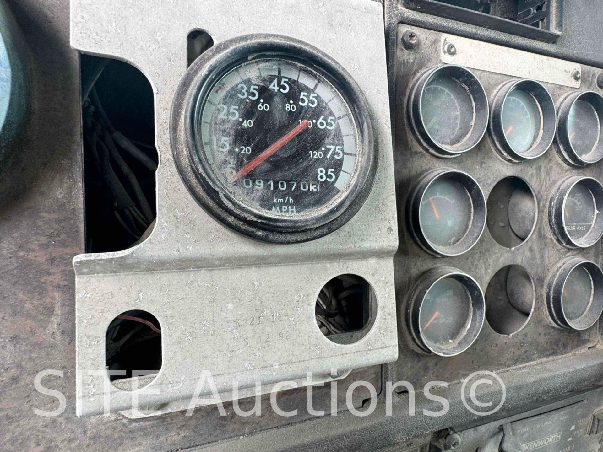 1993 Kenworth T800 T/A Fuel Truck - Image 36 of 37