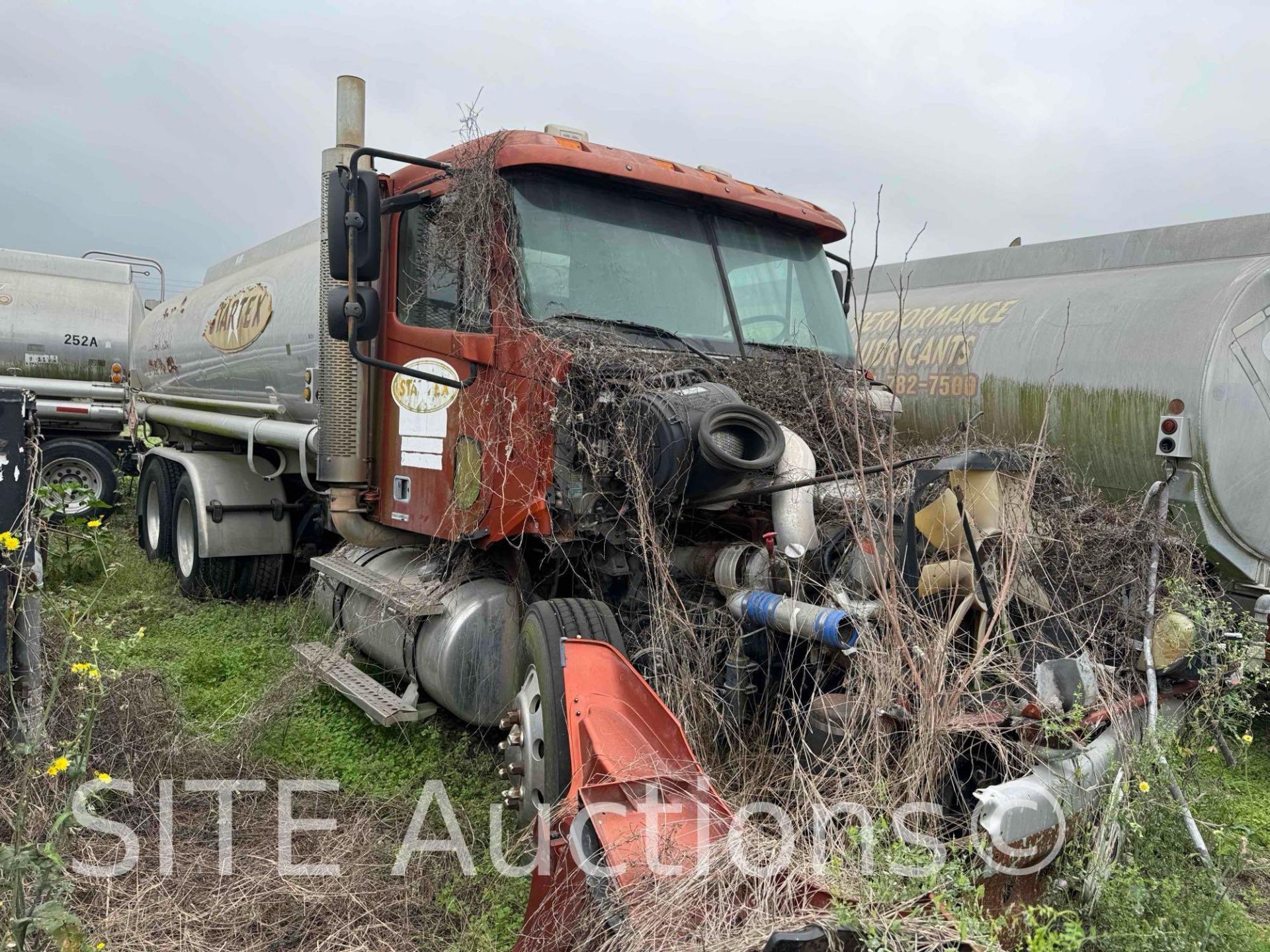 2004 Freightliner Columbia T/A Fuel Truck