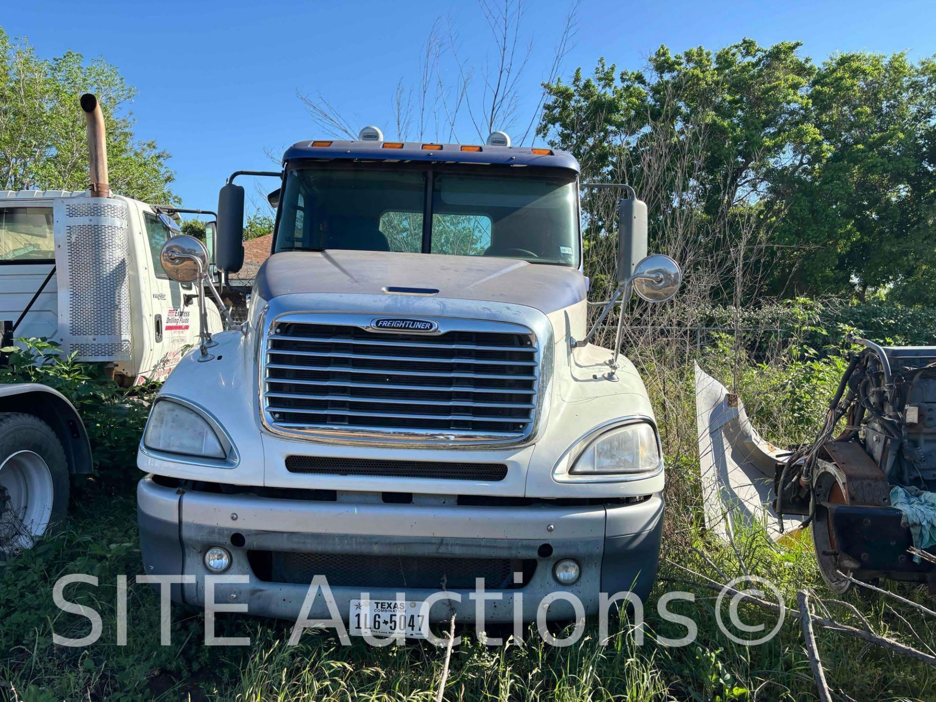 2011 Freightliner Columbia T/A Daycab Truck Tractor - Image 2 of 8