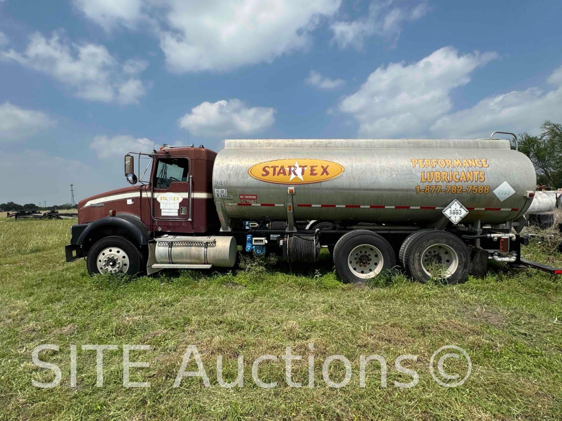 1998 Kenworth T800 T/A Fuel Truck - Image 7 of 40