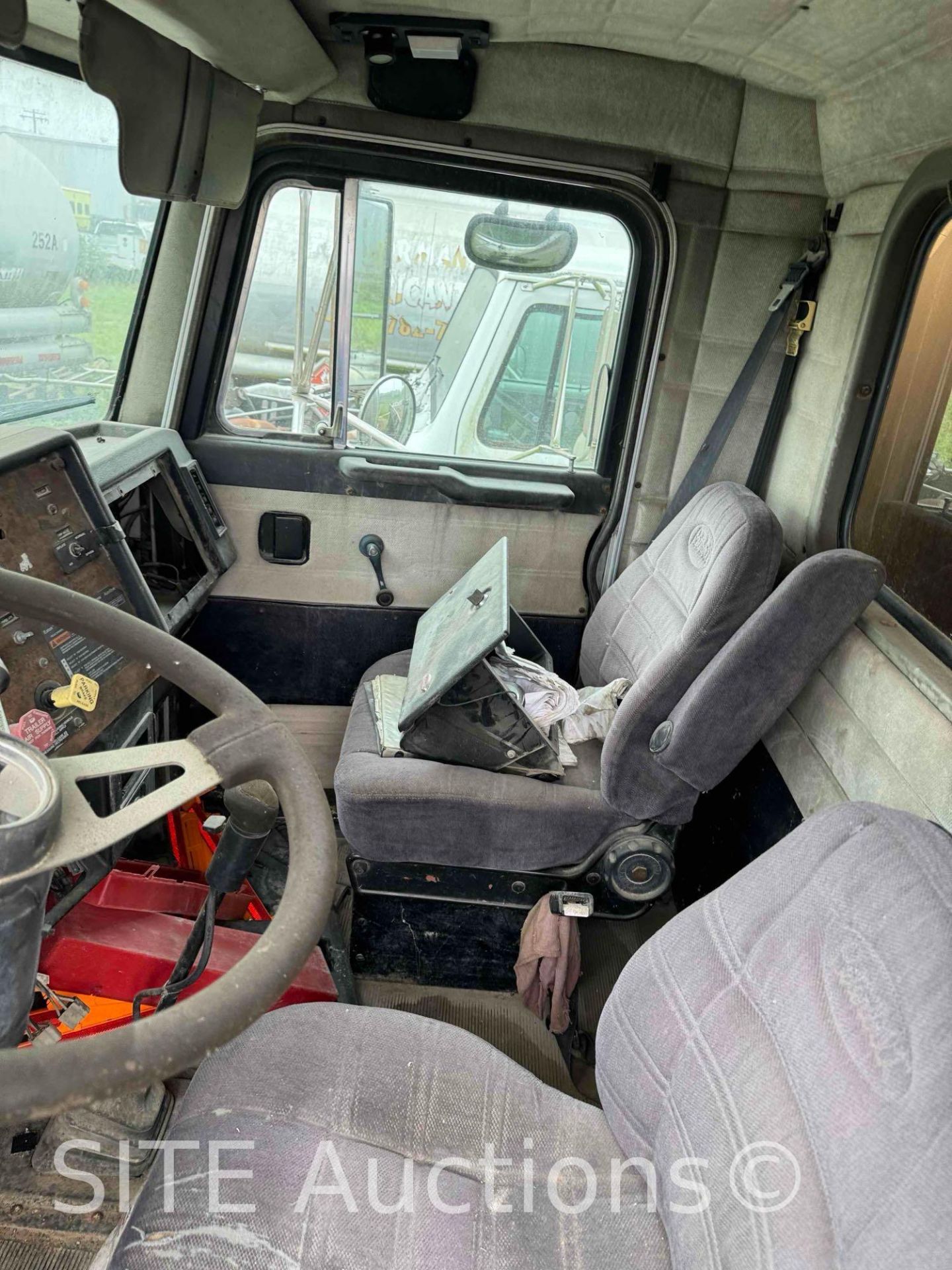2000 Peterbilt 379 T/A Fuel Truck - Image 22 of 26