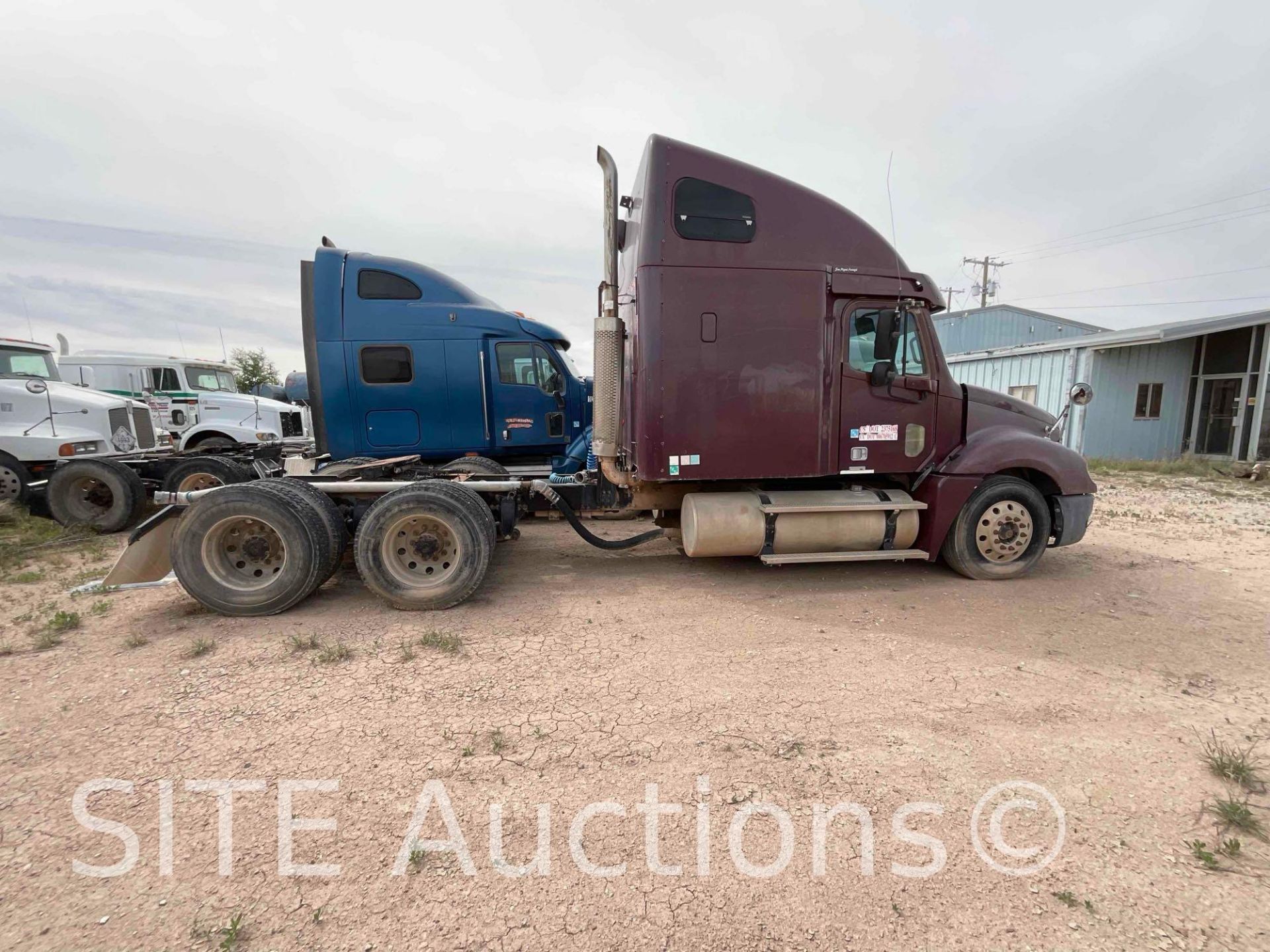 2004 Freightliner Columbia T/A Sleeper Truck Tractor - Image 4 of 26