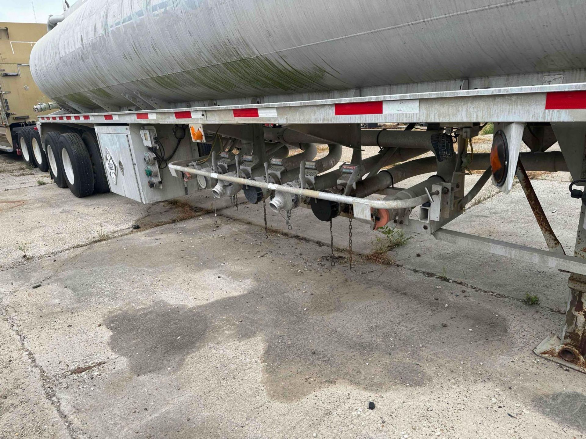 2001 Heil T/A Tank Trailer - Image 2 of 13