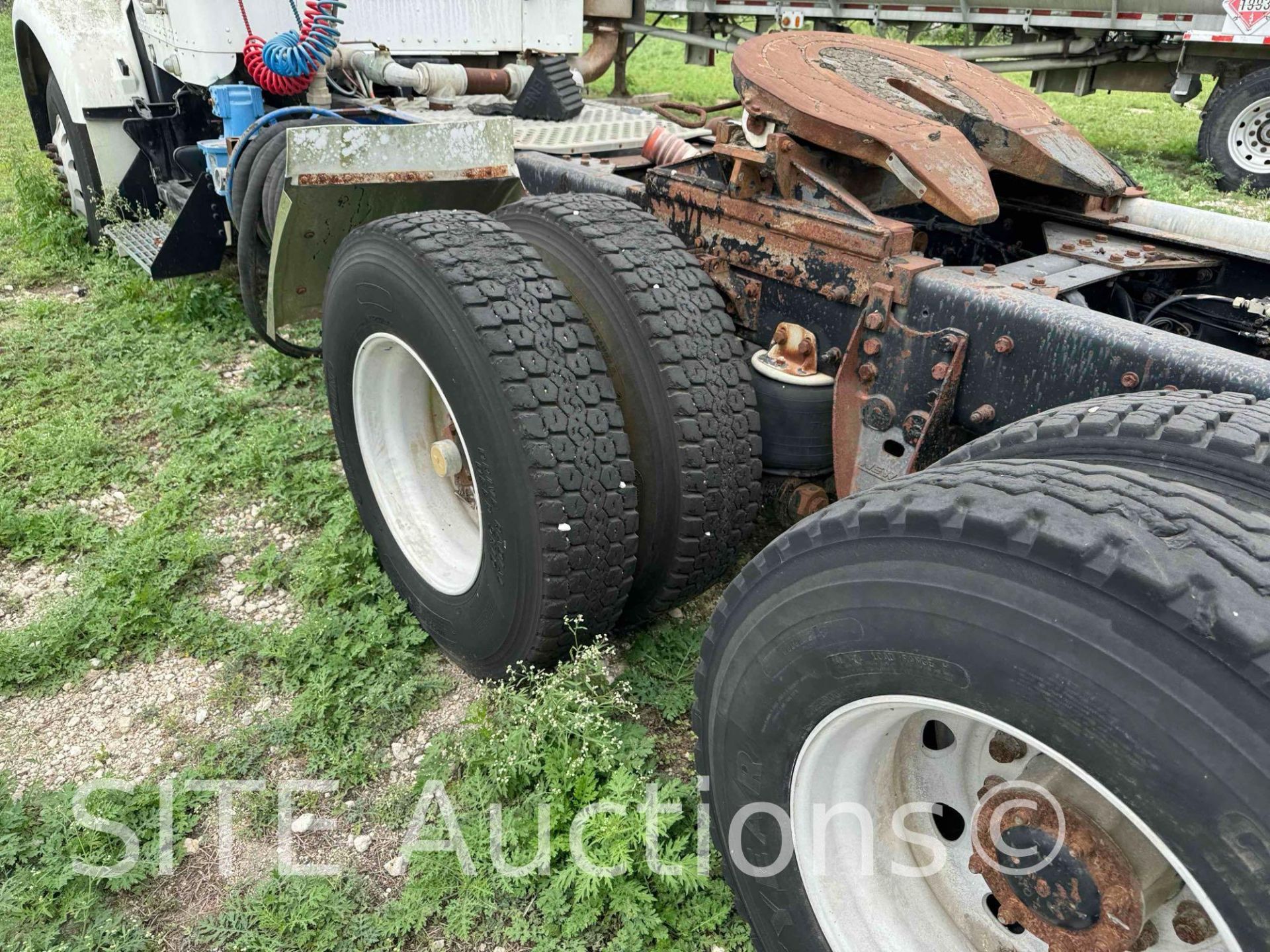 1997 Kenworth T800 T/A Daycab Truck Tractor - Image 9 of 32