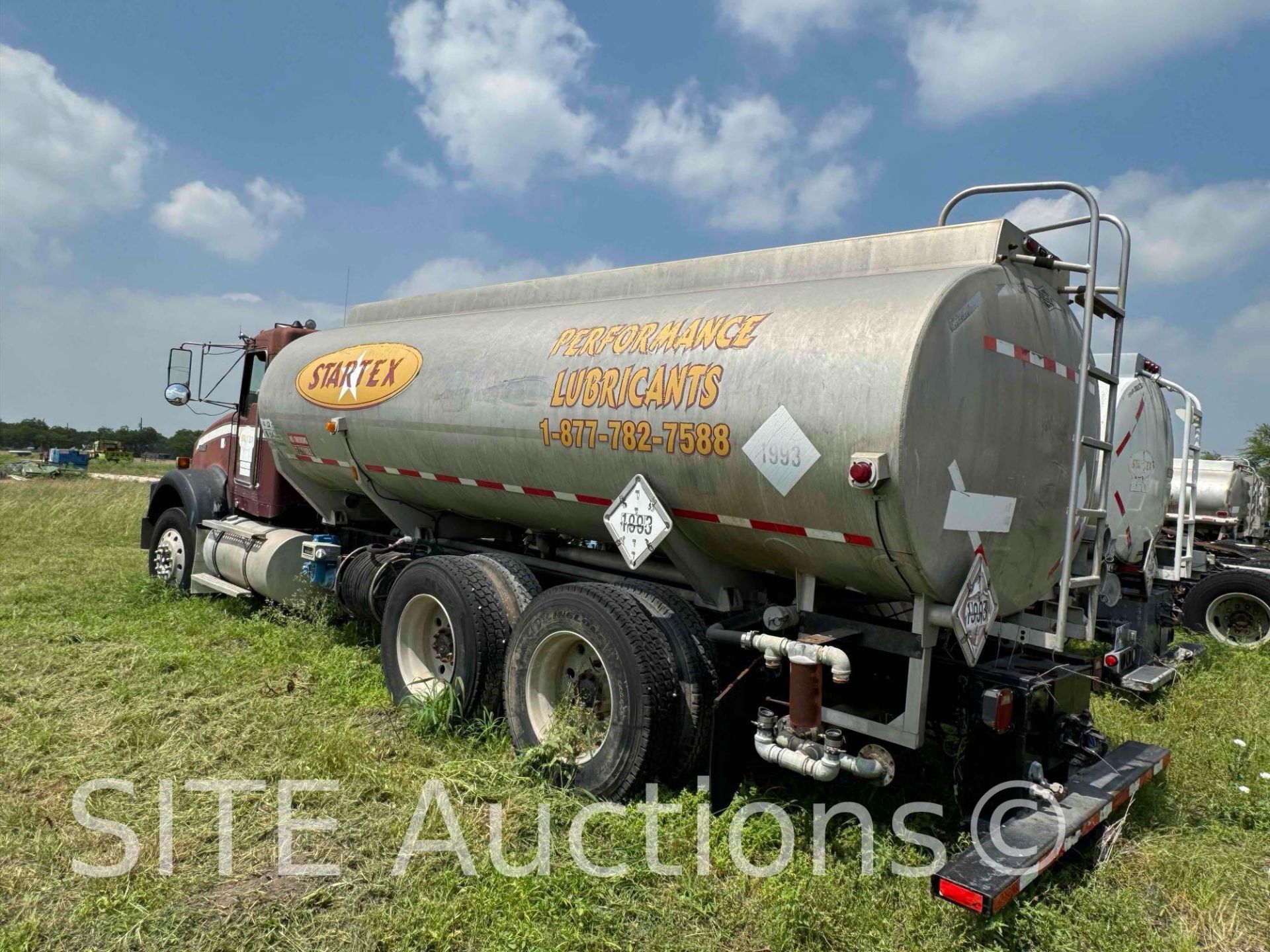 1998 Kenworth T800 T/A Fuel Truck - Image 6 of 40