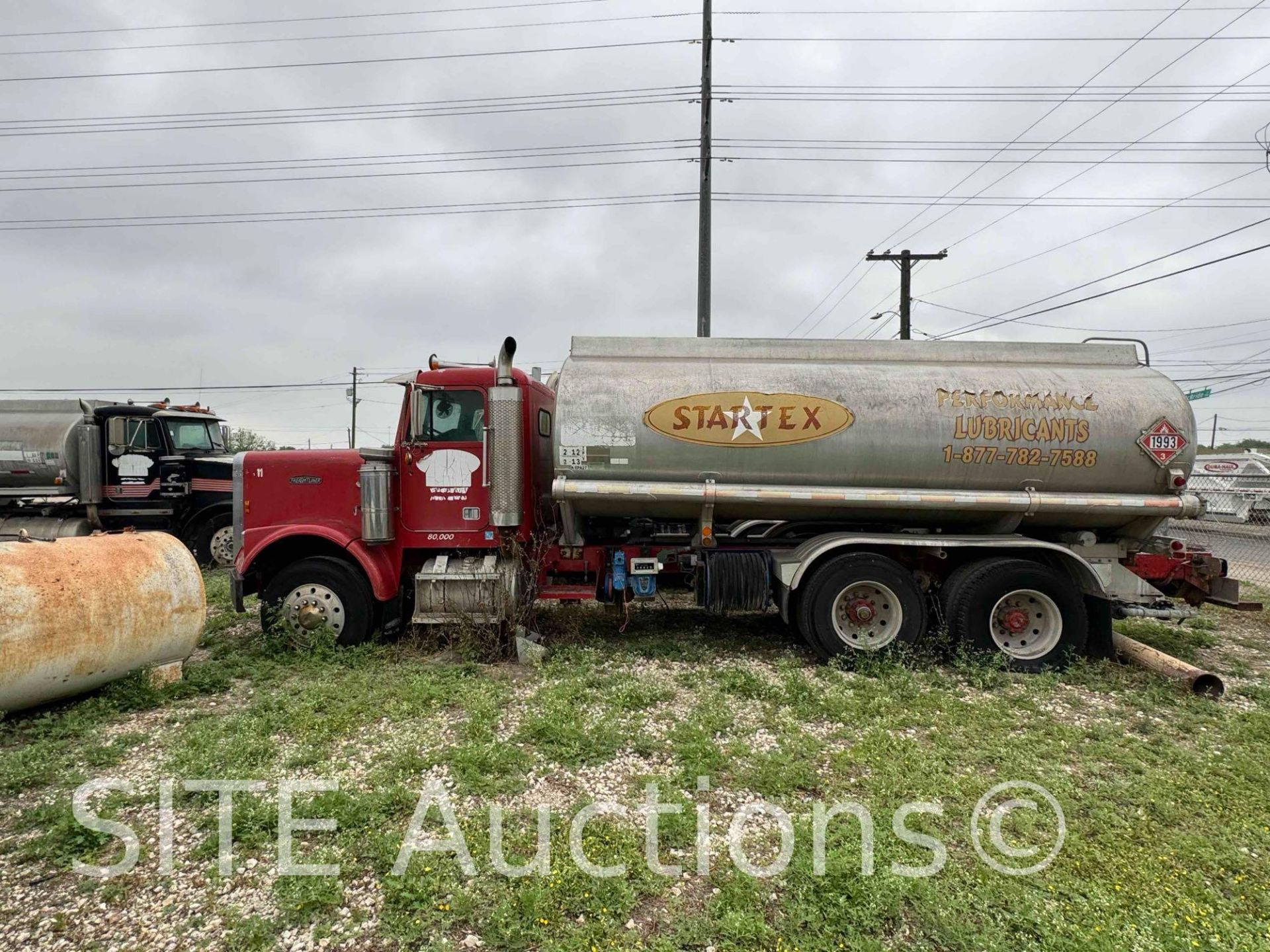 1999 Freightliner T/A Fuel Truck - Image 4 of 33