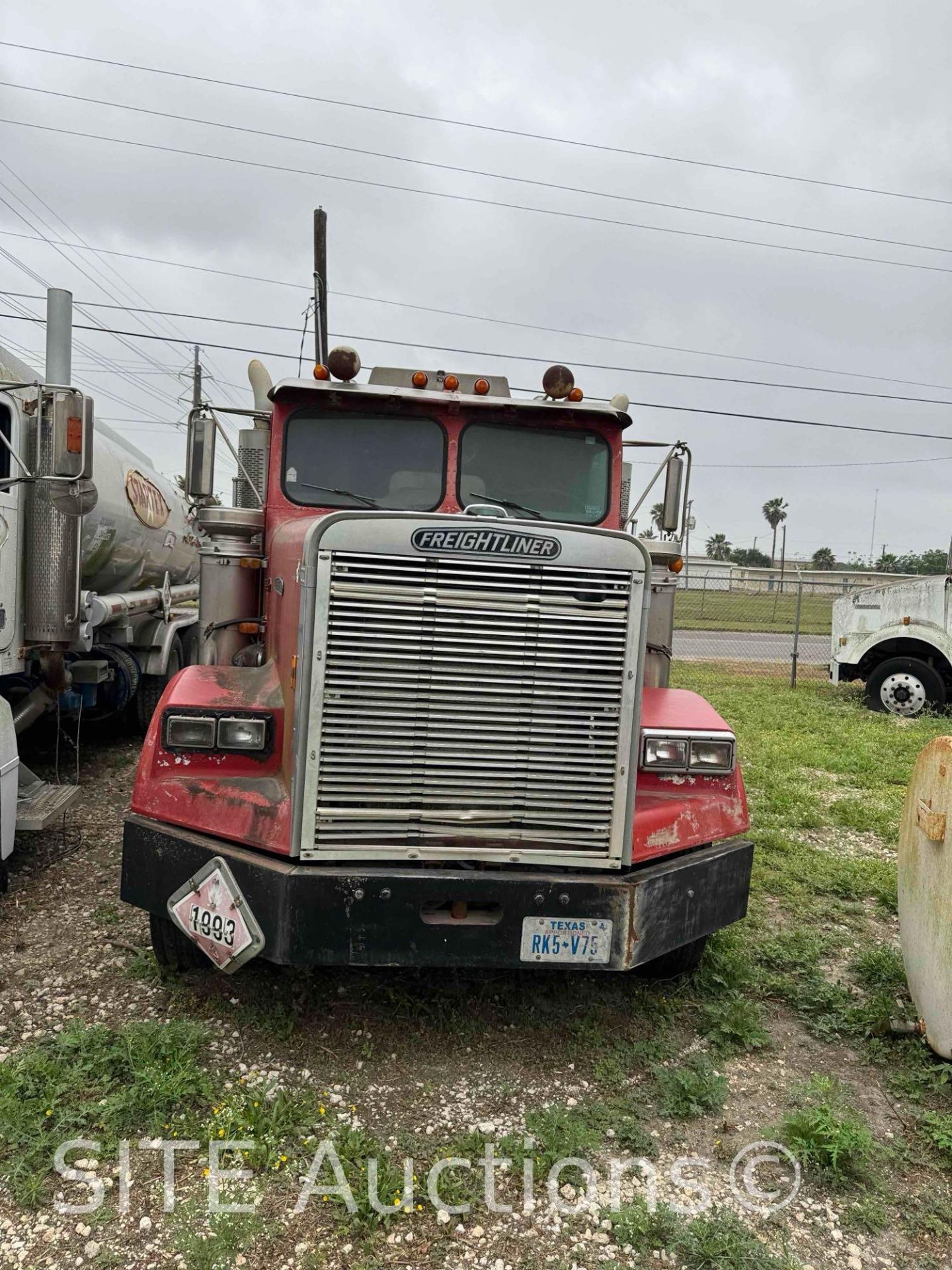 1999 Freightliner T/A Fuel Truck - Image 2 of 33