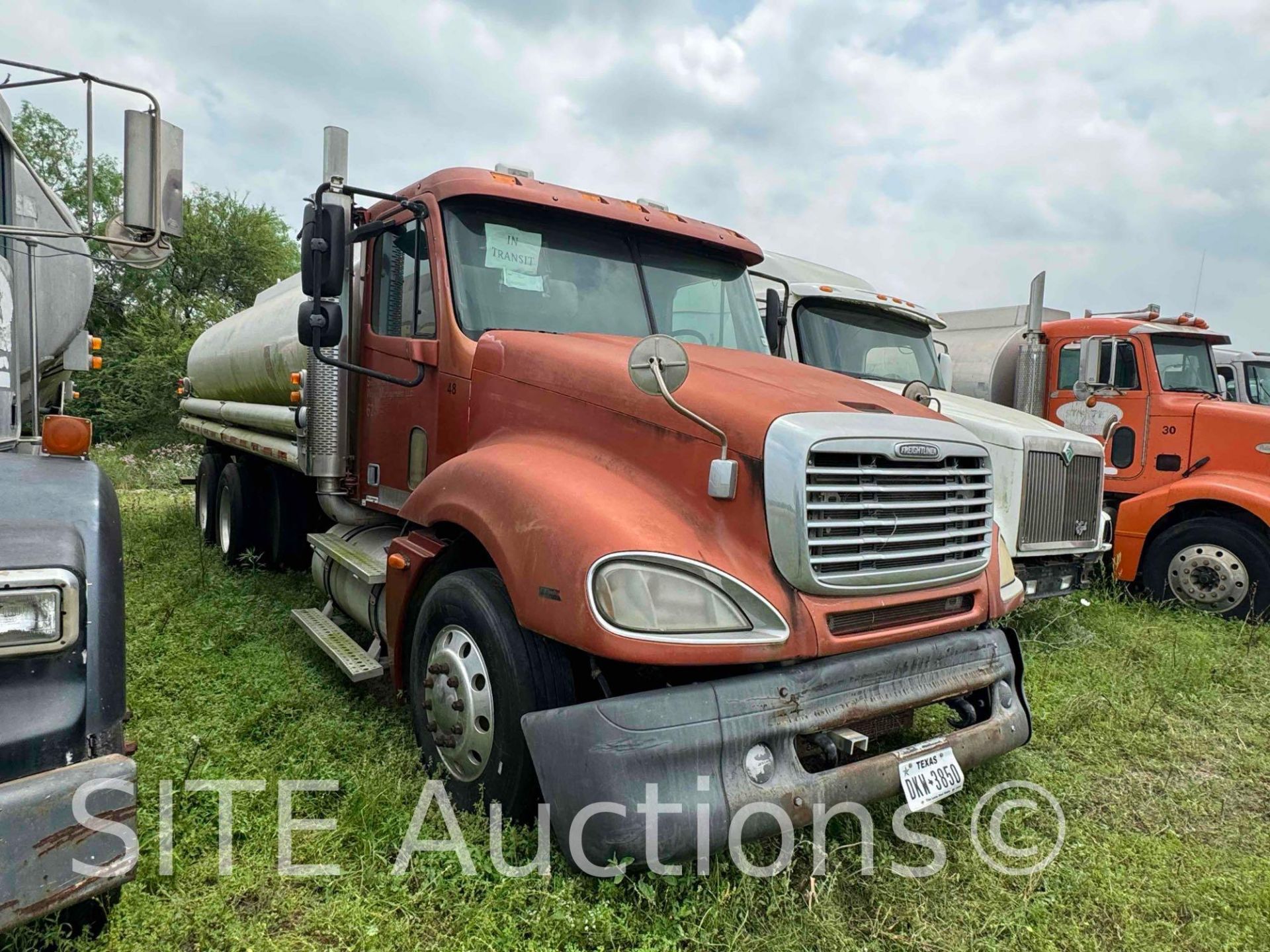 2004 Freightliner Columbia T/A Fuel Truck - Image 3 of 32