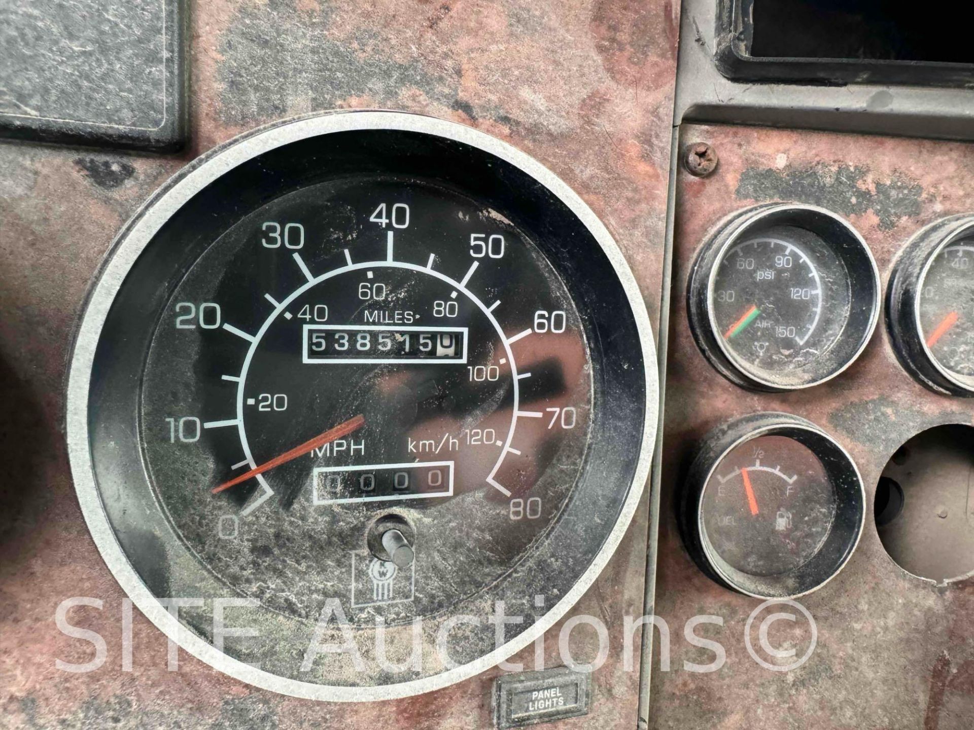 2004 Kenworth T800 T/A Fuel Truck - Image 34 of 36