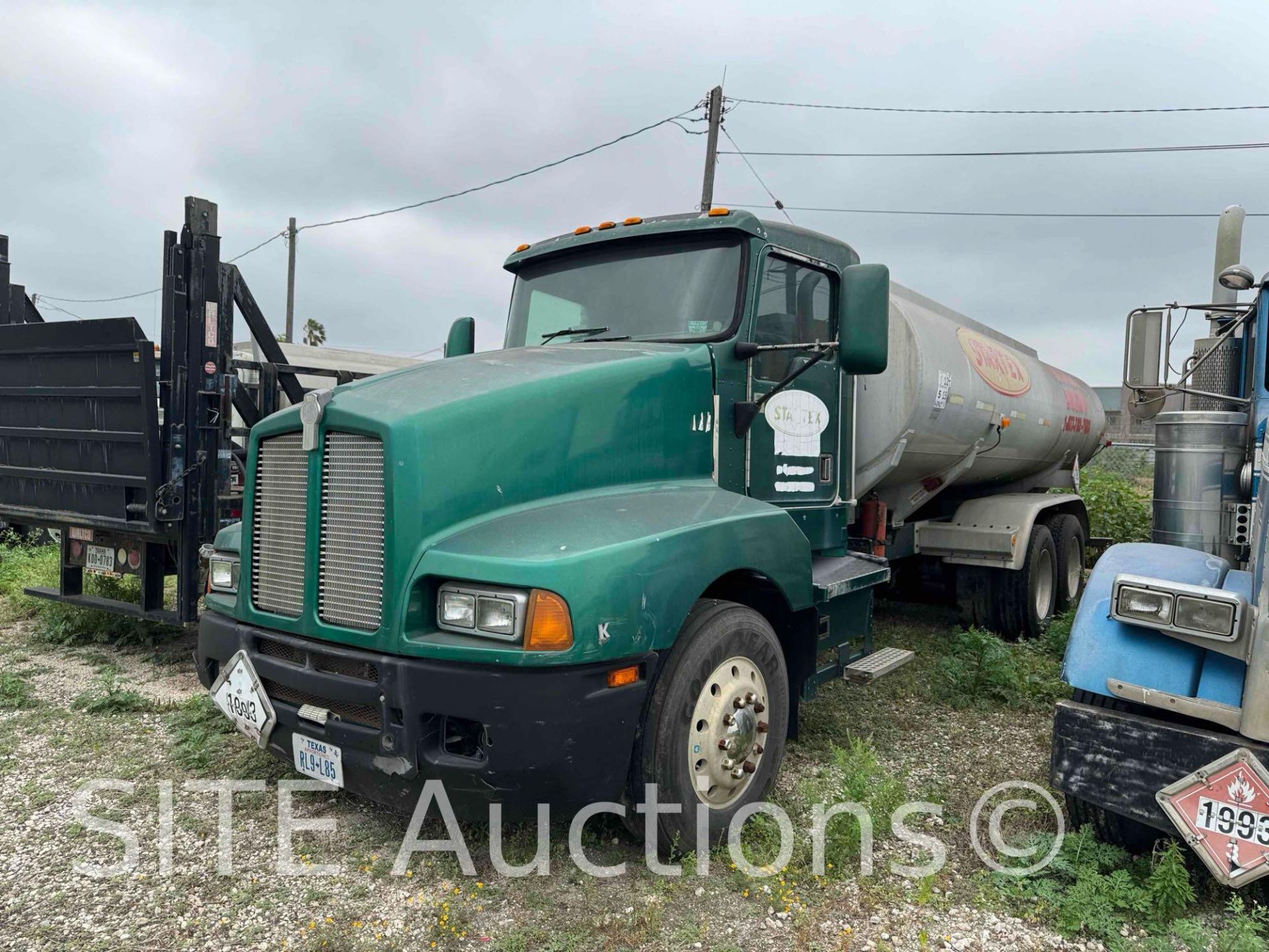 1998 Kenworth T600 T/A Fuel Truck