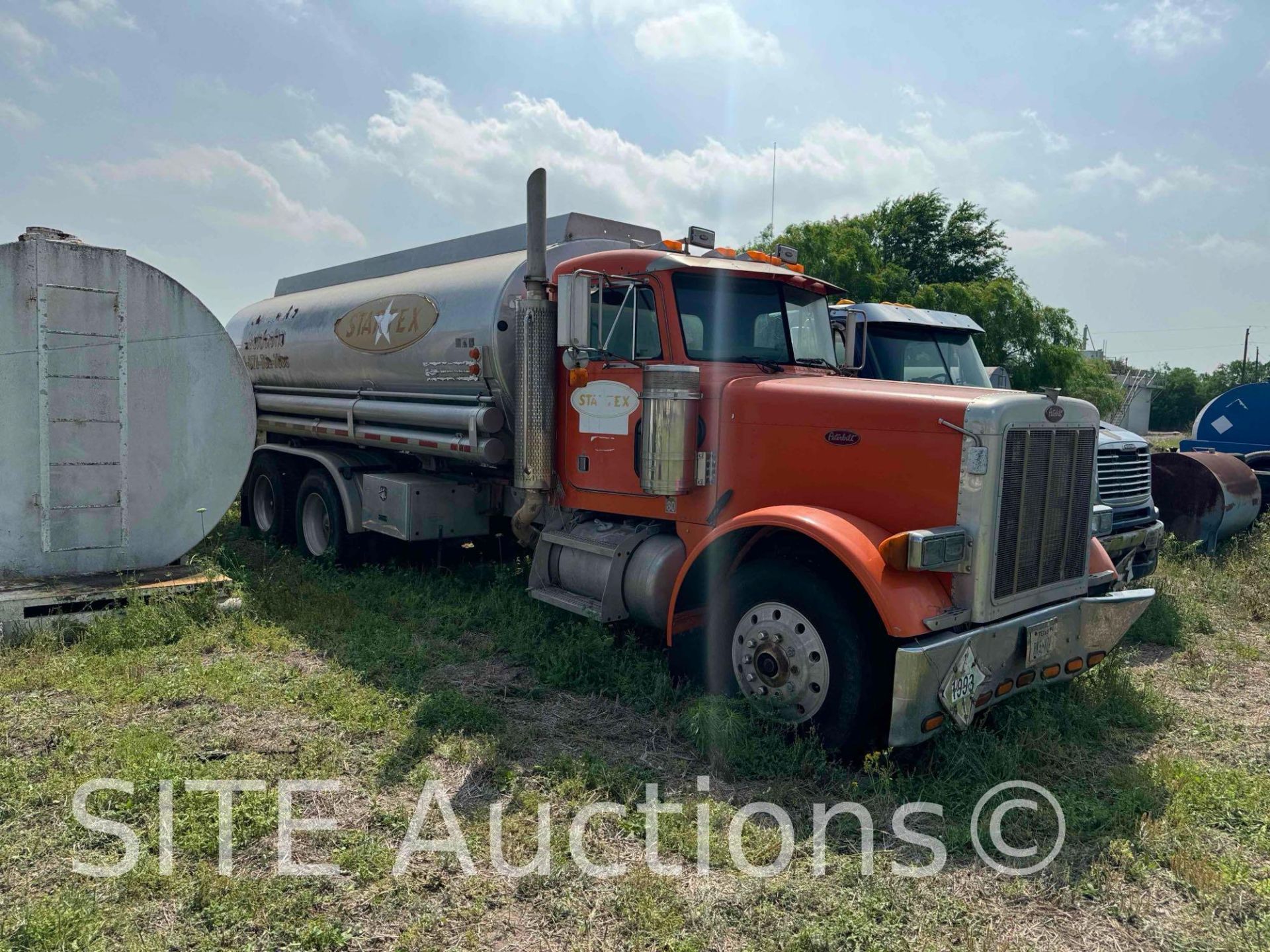 2002 Peterbilt 379 T/A Fuel Truck