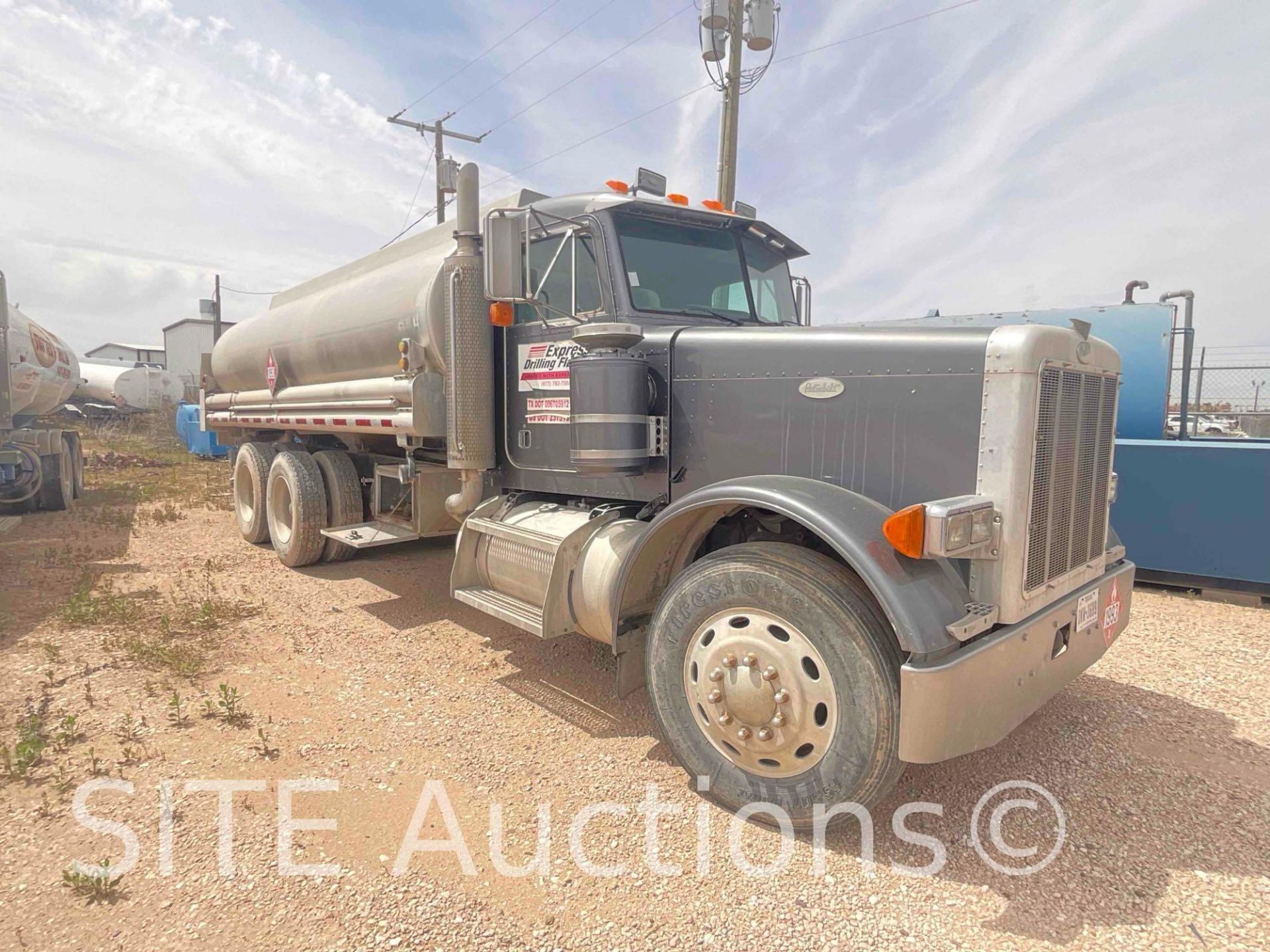 1997 Peterbilt 379 T/A Fuel Truck - Image 4 of 33