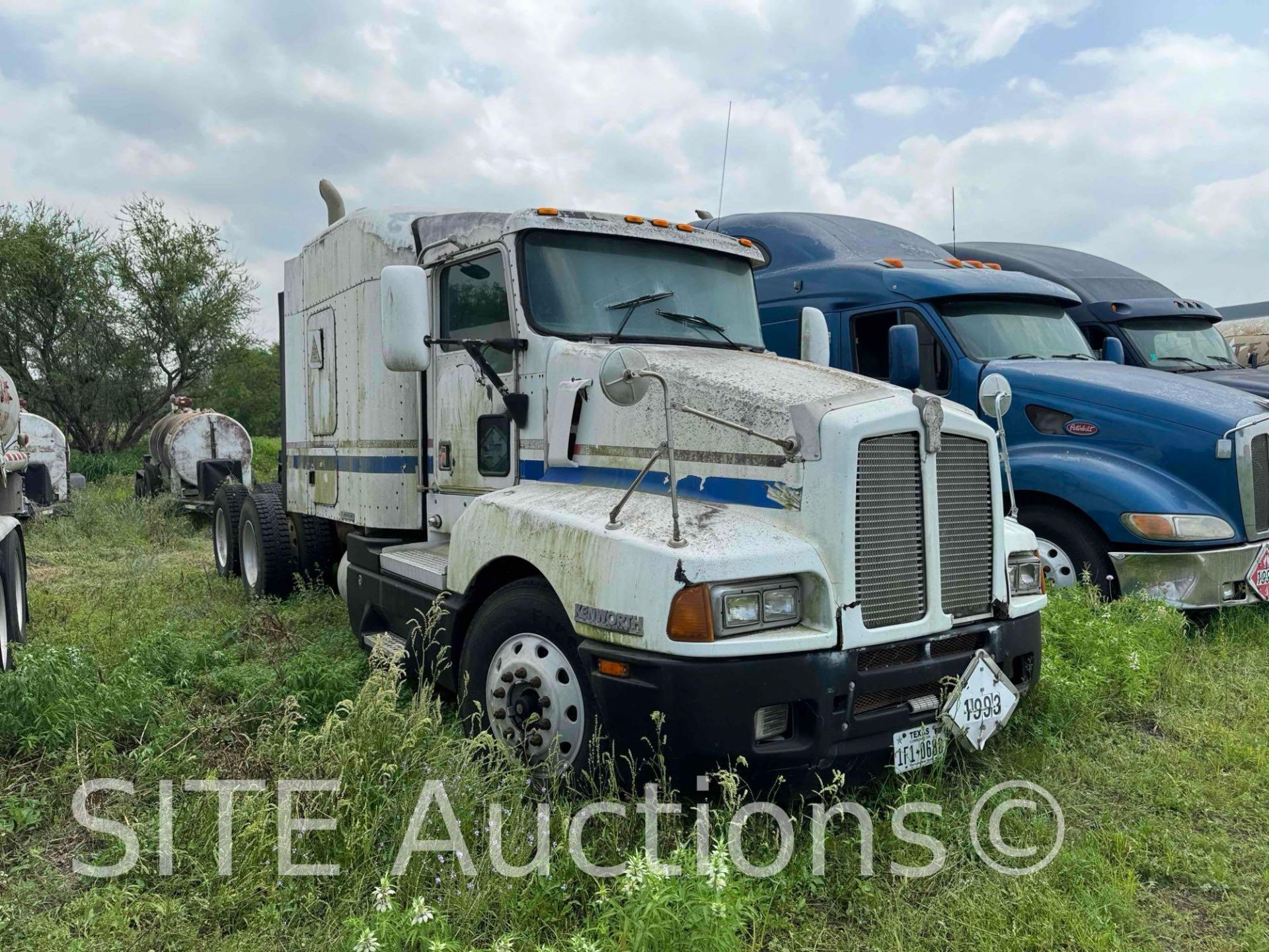 1996 Kenworth T600 T/A Sleeper Truck Tractor