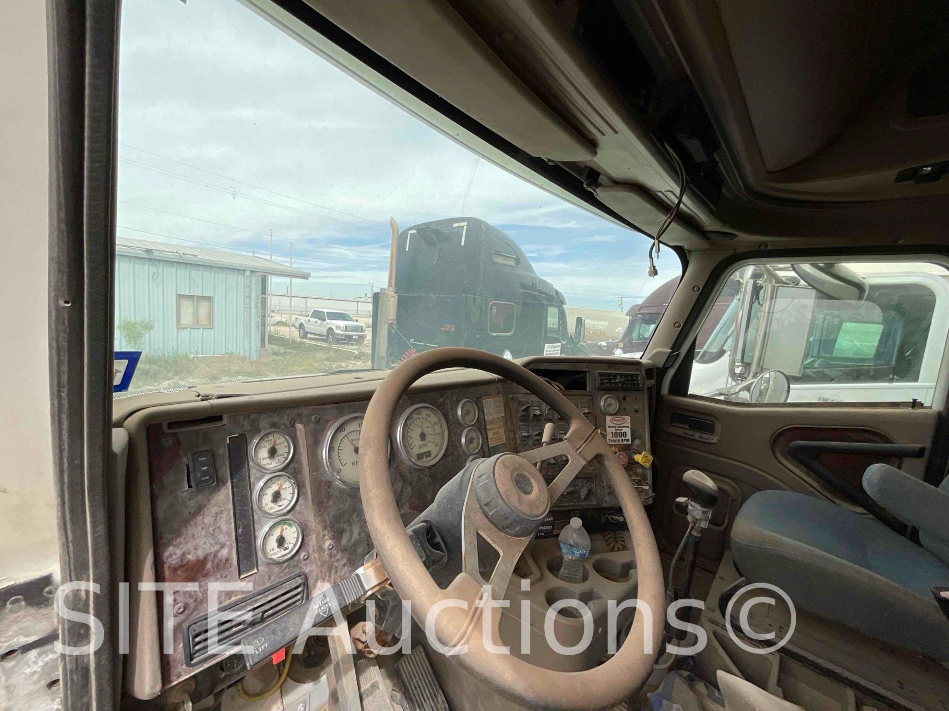 2007 International 9400i T/A Sleeper Truck Tractor - Image 9 of 24